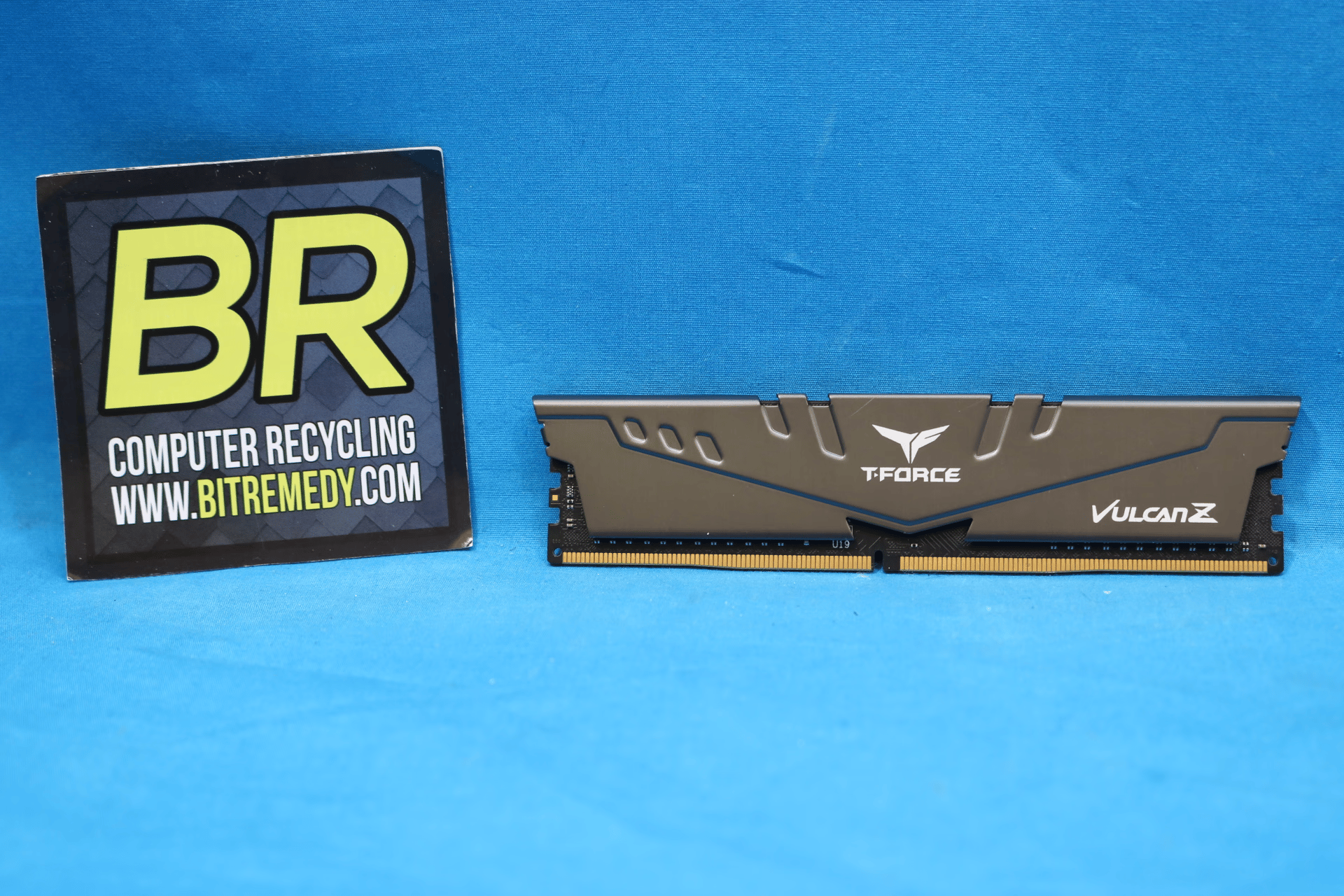 TeamGroup T-FORCE VULCAN Z 8 GB (1 x 8 GB) DDR4 3200MHz CL16 Desktop RAM TLZGD48G3200HC16CBK