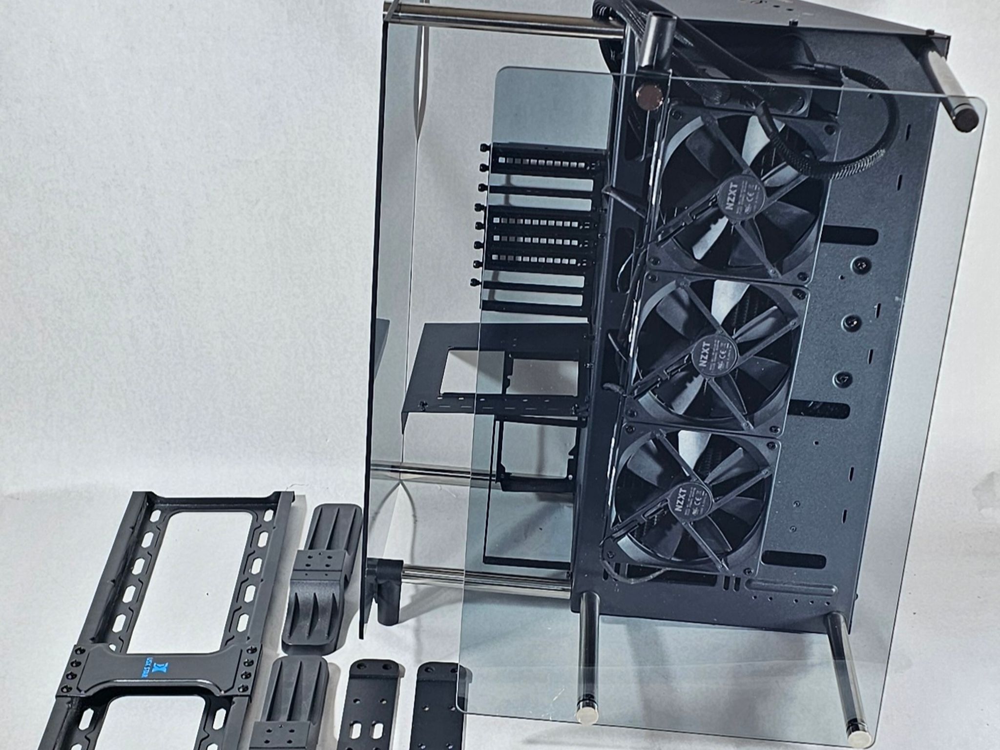 Thermaltake Core P90 Tempered Glass Edition (Wall Mount PC Case) w\ NZXT 420mm AIO & Wall Mount