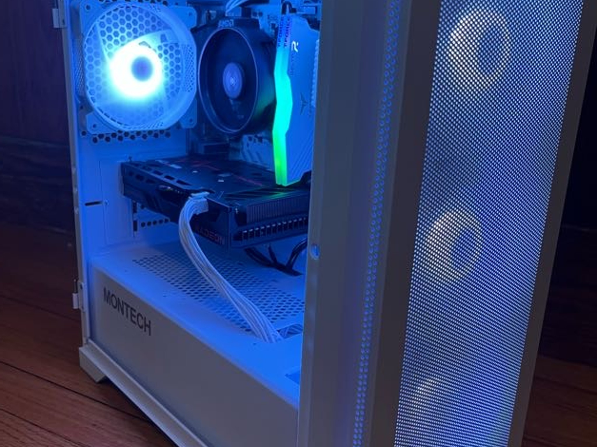Ultra Budget White Gaming PC | Ryzen 5 5500 | RX 6500 xt