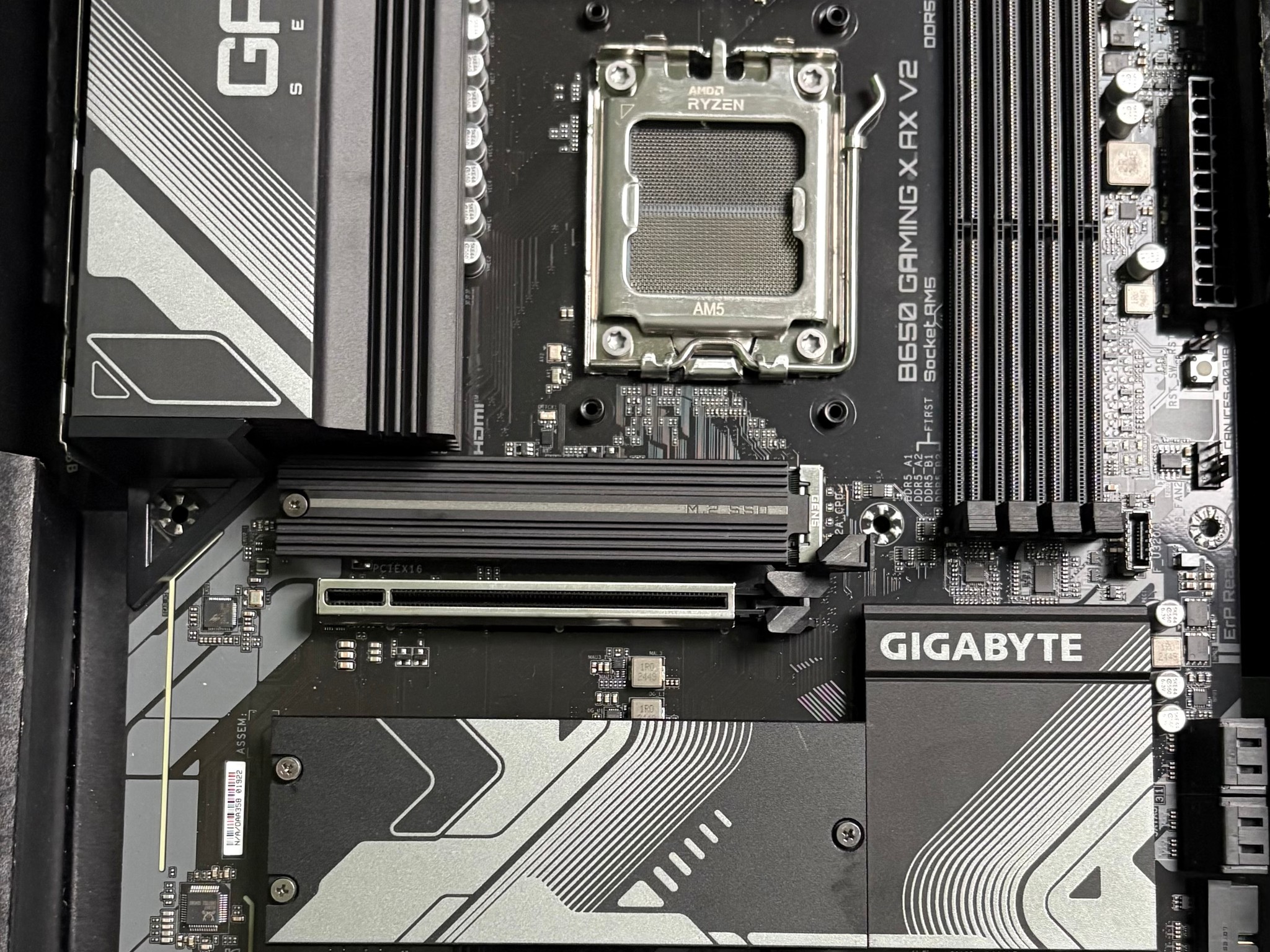 Gigabyte B650 GAMING AX V2