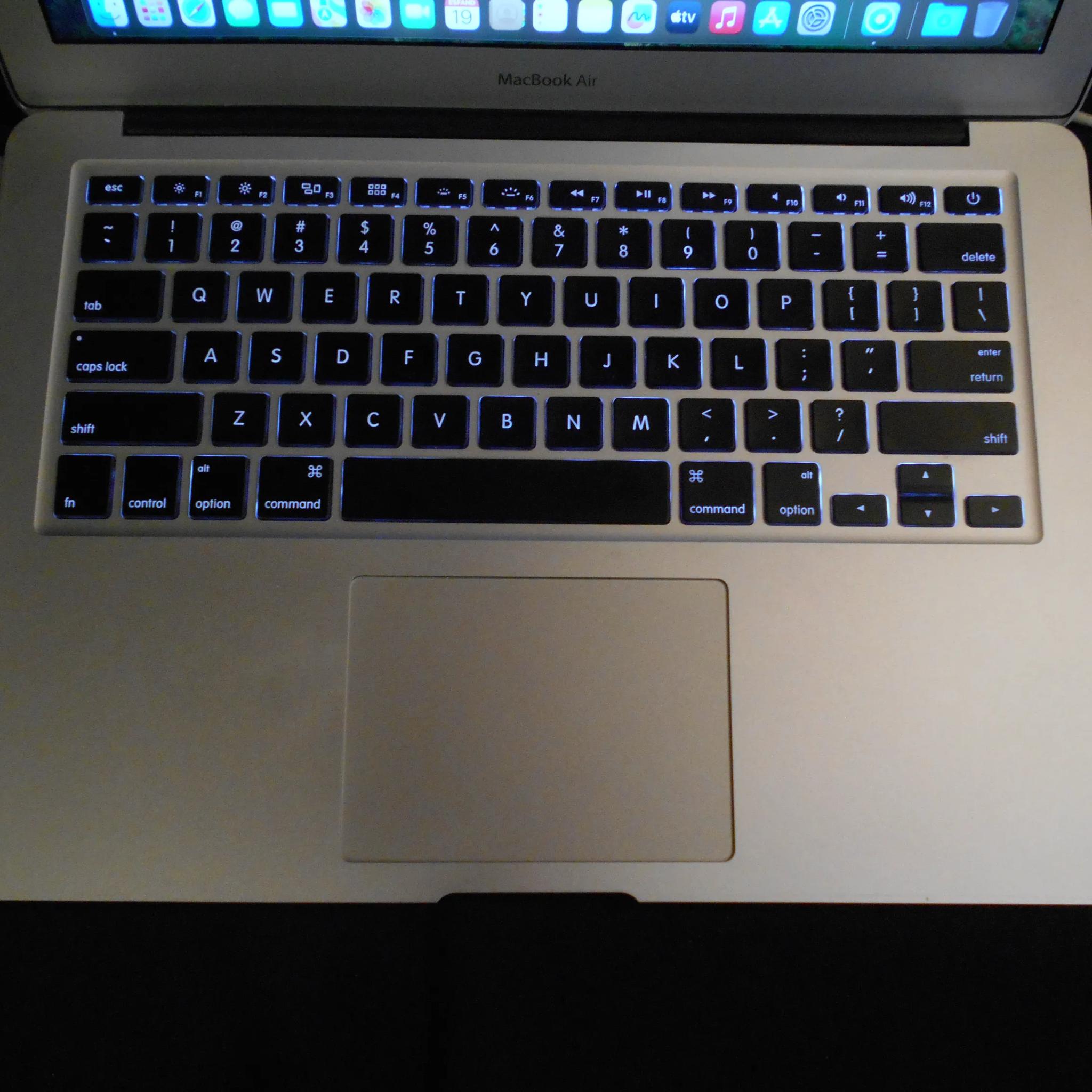 Macbook Air Sonoma i7