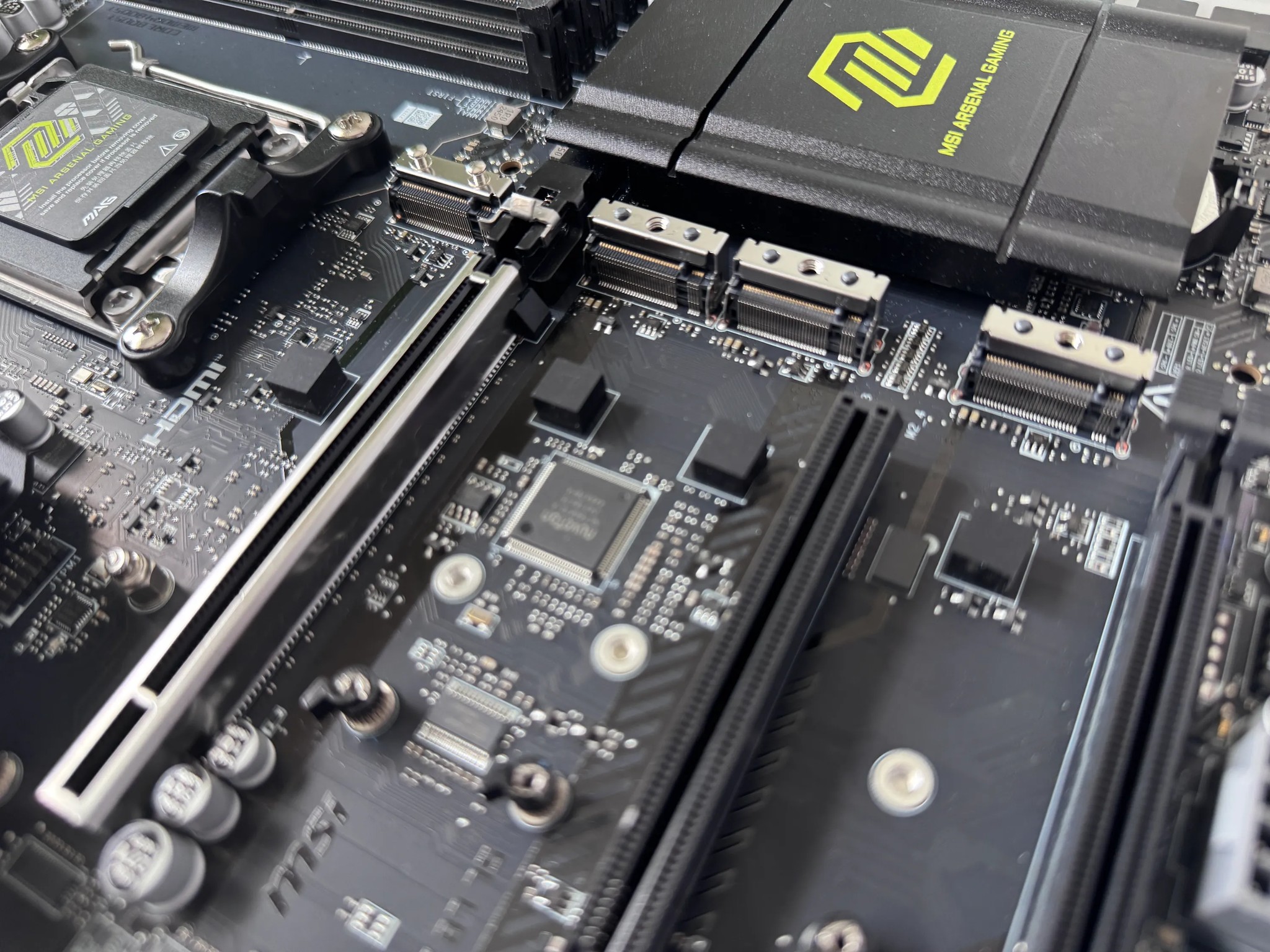 MSI - MAG B850 TOMAHAWK MAX Wi-Fi