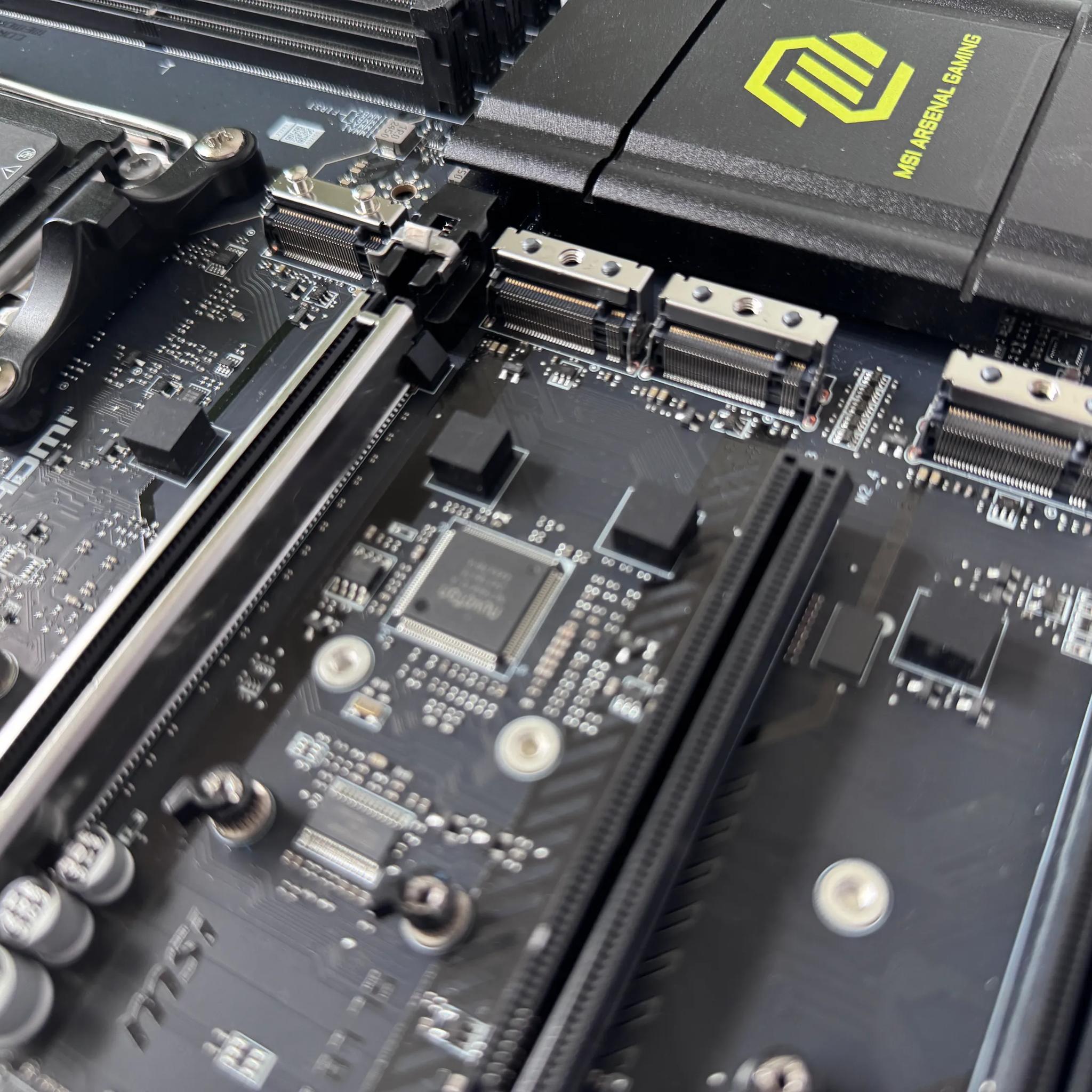 MSI - MAG B850 TOMAHAWK MAX Wi-Fi