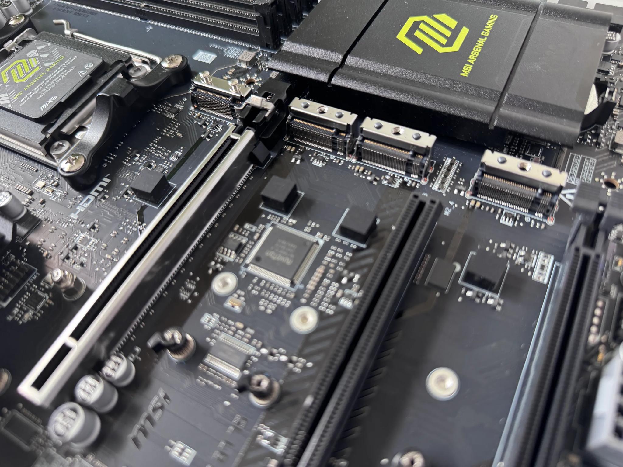 MSI - MAG B850 TOMAHAWK MAX Wi-Fi