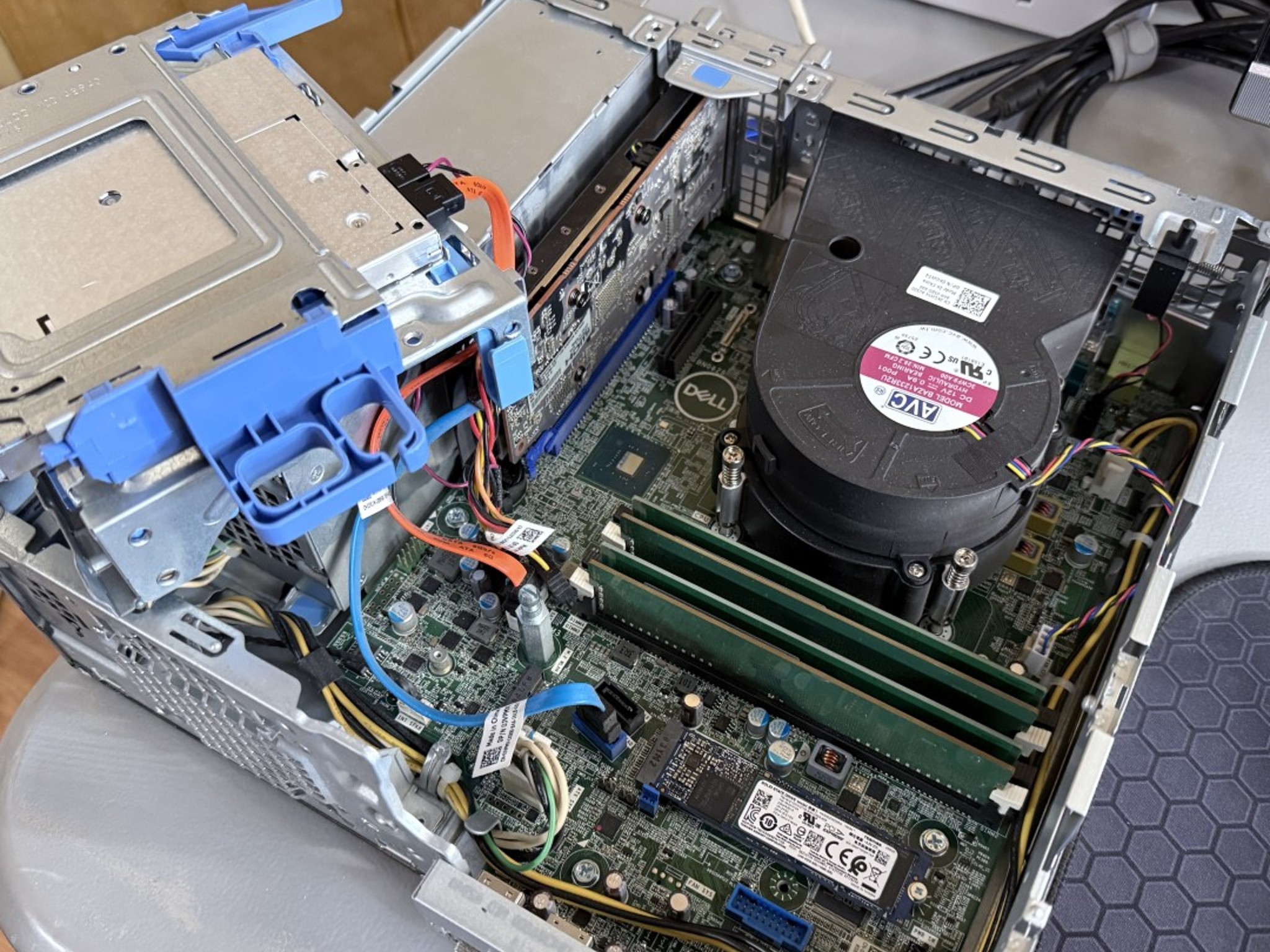 Dell OptiPlex 7060, i5, 16GB, 256 NVME, AMD RX 6400 LP - VERY LIGHT "Gaming" - Windows 11 PRO