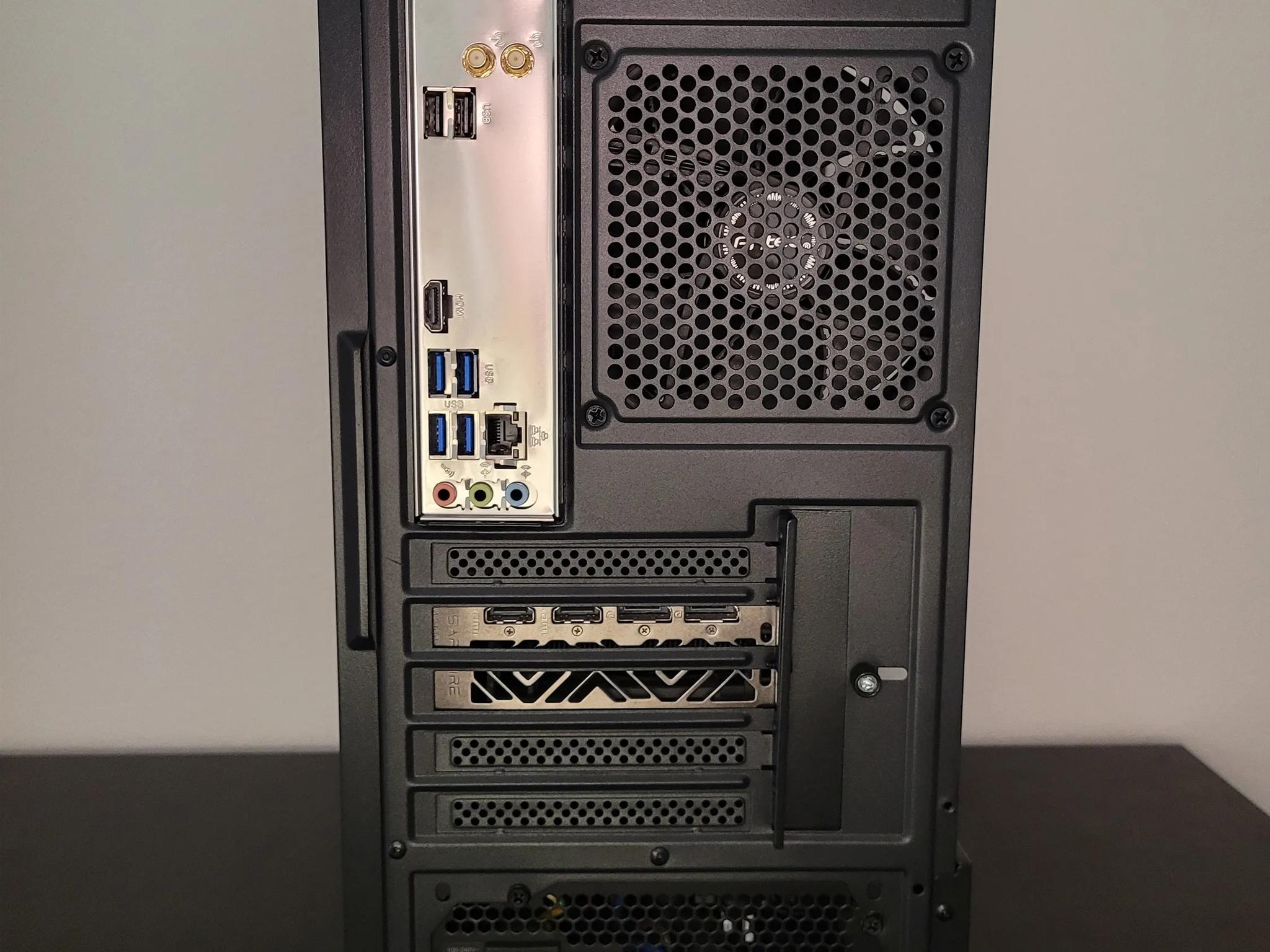 Blackout Gaming PC // R5 3600 // RX 5600-XT 6GB GDDR6 // 32GB DDR4 3200MHZ // 1TB NVME SSD // WIFI