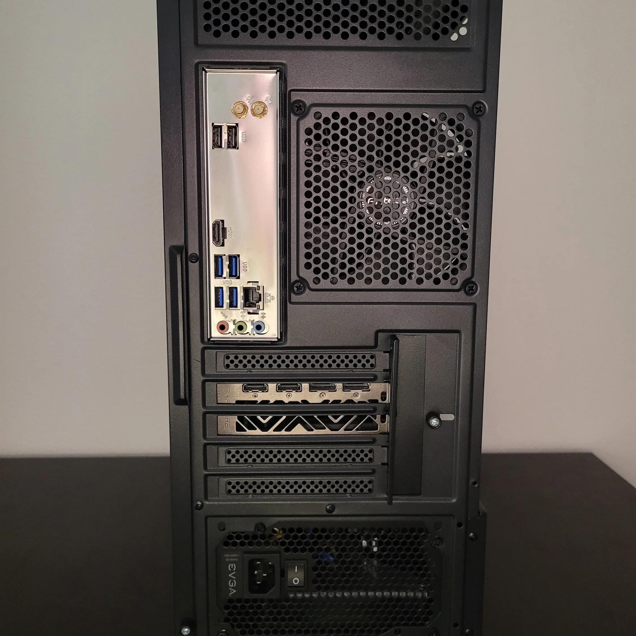 Blackout Gaming PC // R5 3600 // RX 5600-XT 6GB GDDR6 // 32GB DDR4 3200MHZ // 1TB NVME SSD // WIFI
