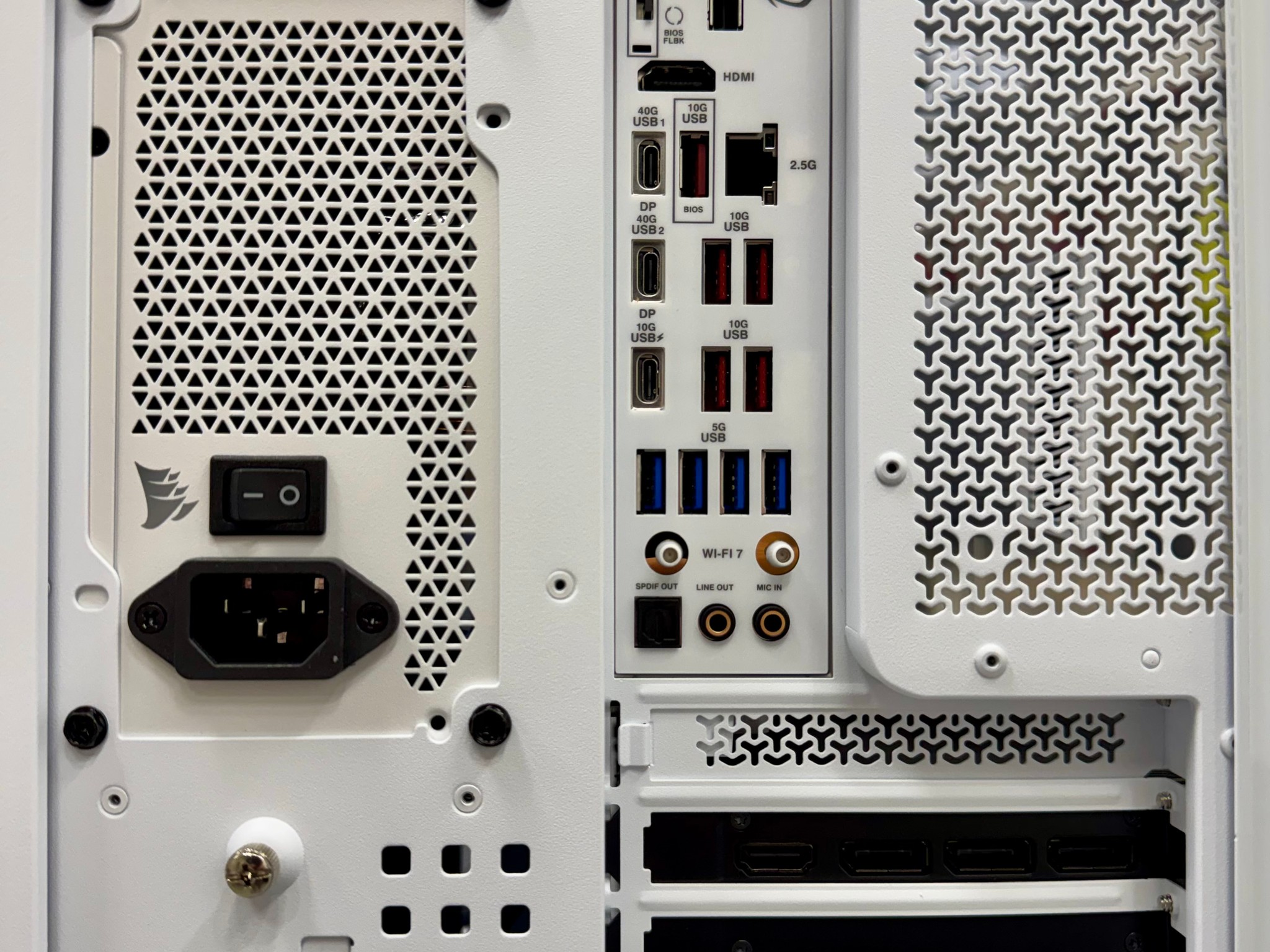 Corsair Pro Gaming PC 🏰 5080 Founders Edition | 9800x3D | 3TB SSD | 32GB G.Skill Royal Neo CL28