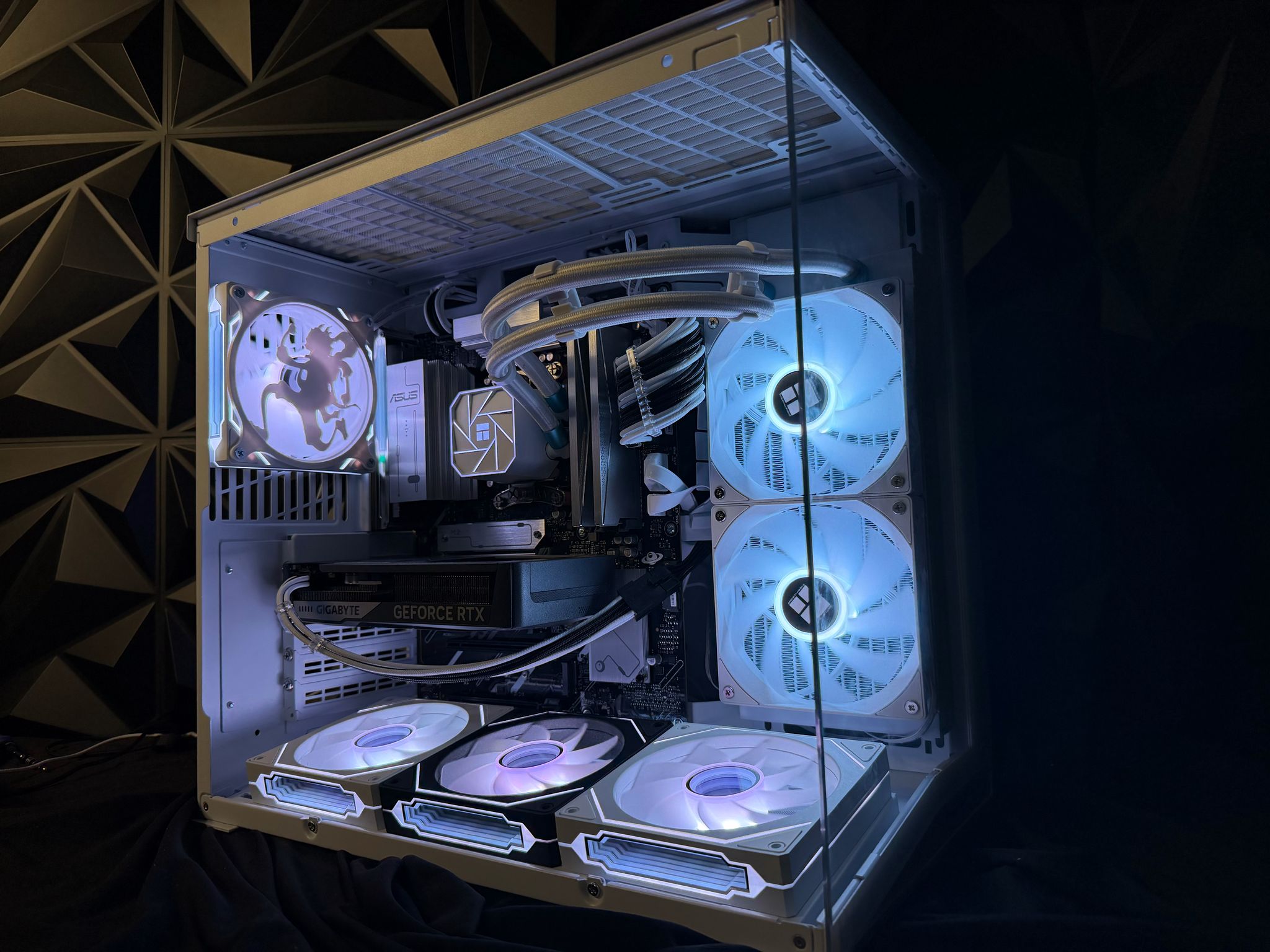 🏴‍☠️ Luffy Gear 5 🏴‍☠️ Ryzen 5 9600X|  RTX 5060| 32 GB DDR5| 1 TB NVMe
