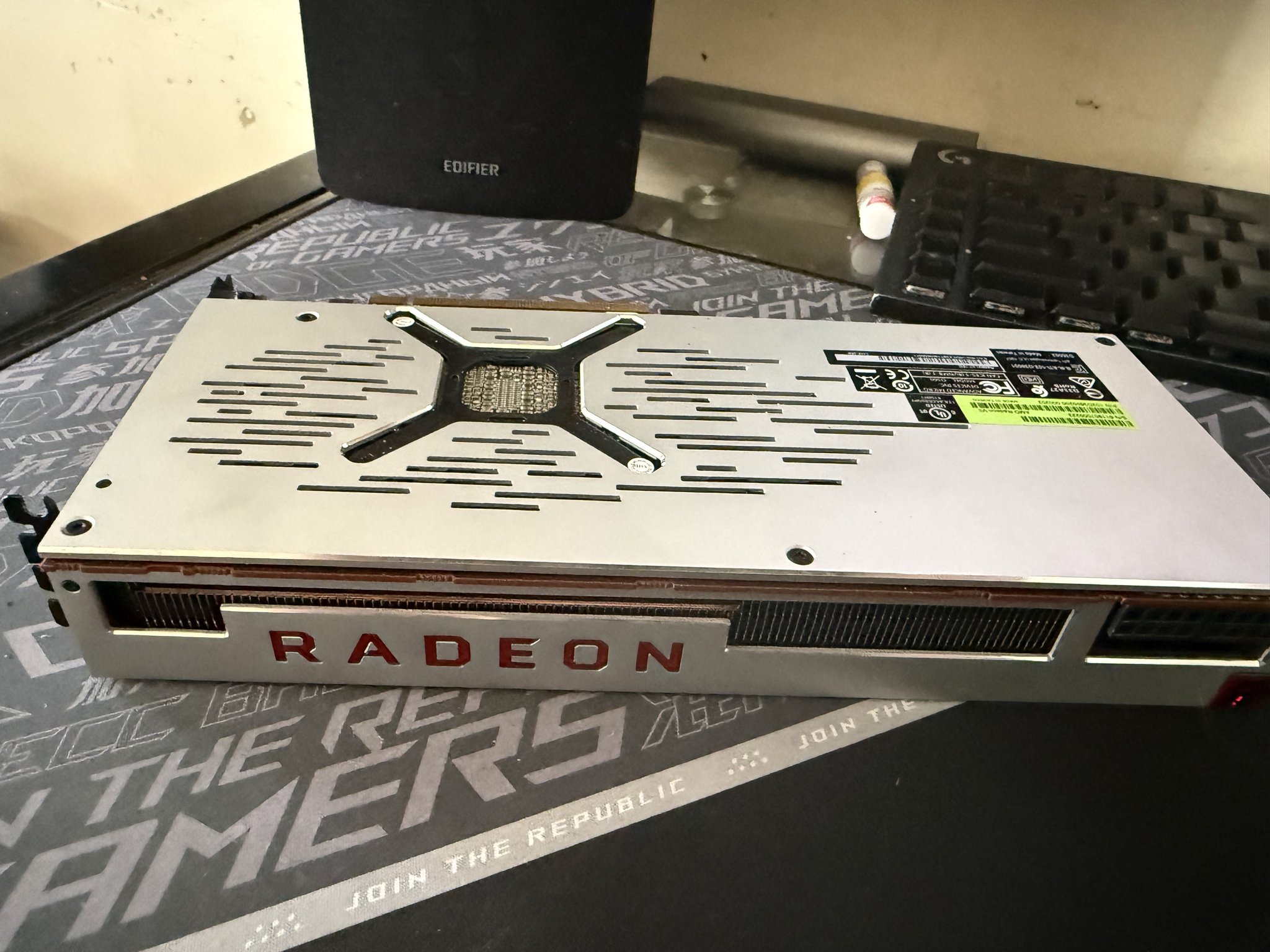 AMD Radeon VII 16GB HBM2 PCIe Graphics Card – Raw Power for Gaming & Creation!