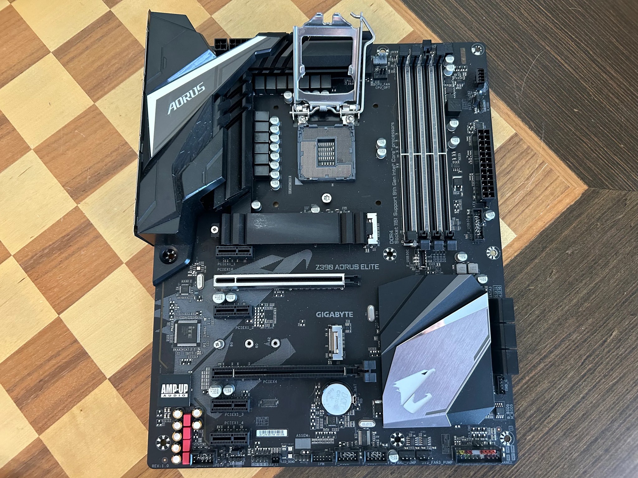 Gigabyte Z390 Aorus Elite ATX Motherboard - DAMAGED SOCKET