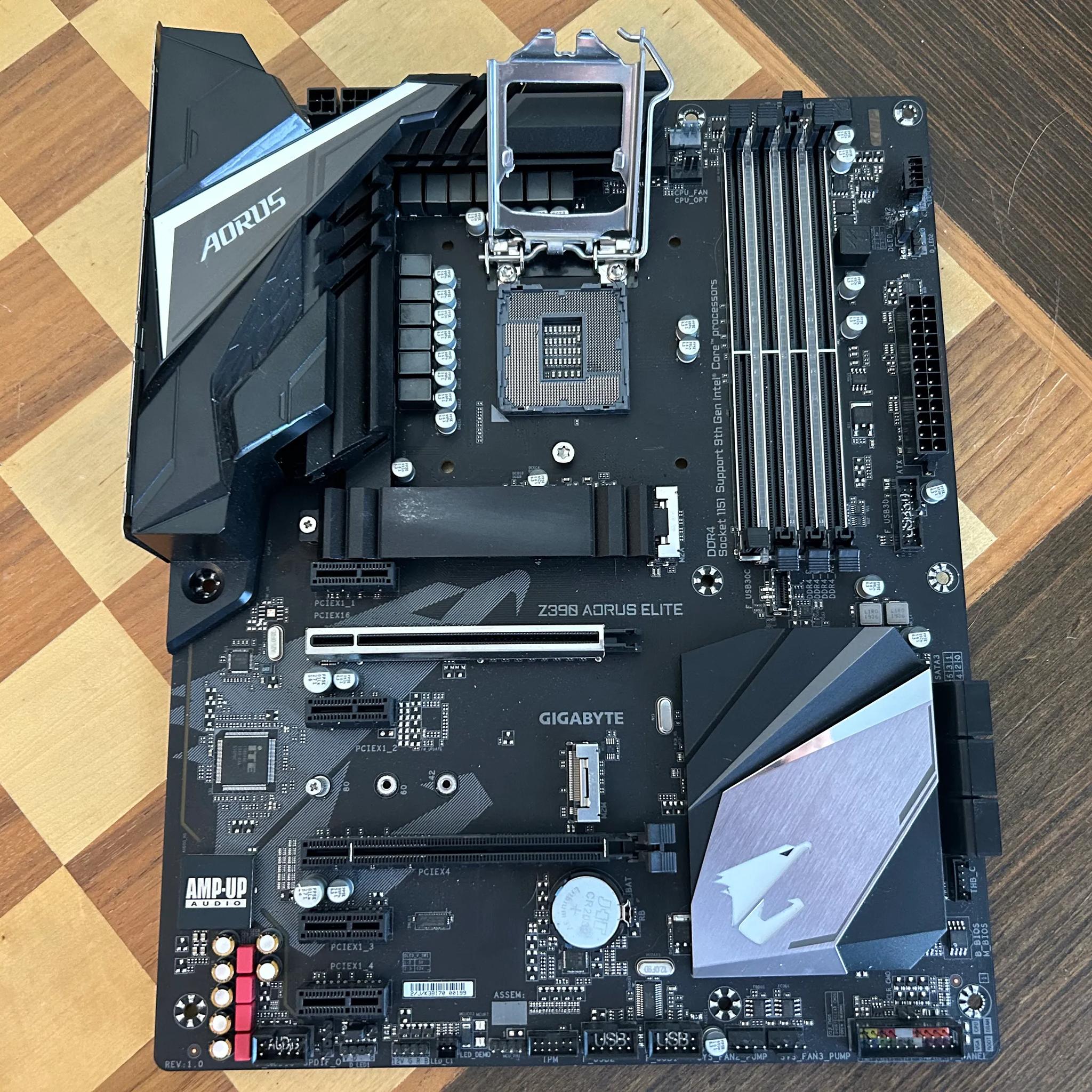 Gigabyte Z390 Aorus Elite ATX Motherboard - DAMAGED SOCKET