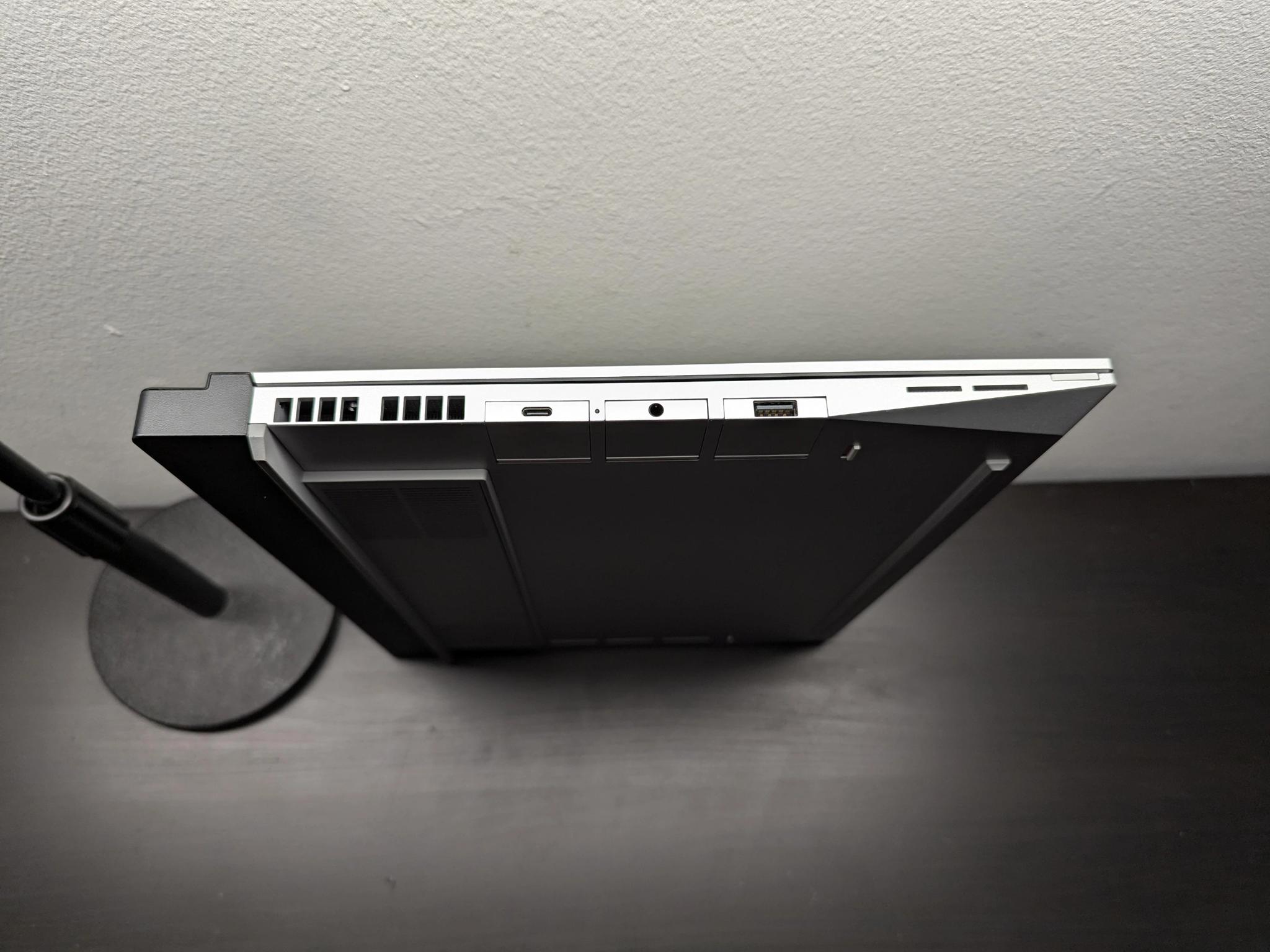 Framework Laptop 16 (Like New) - Ryzen 7 7840HS, 32GB RAM, 1TB SSD, RX7700S