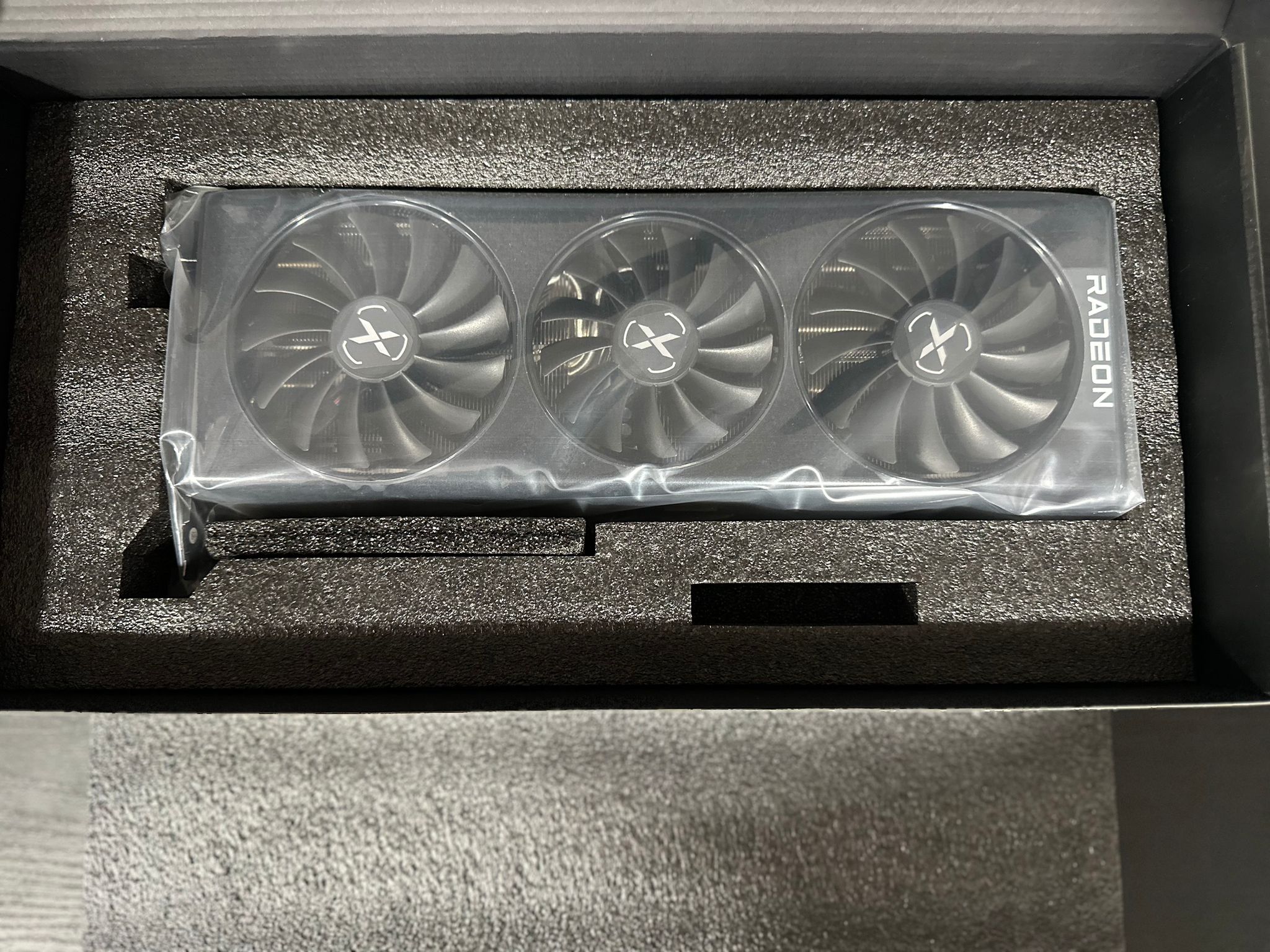 XFX SPEEDSTER QICK 319 AMD Radeon RX 6800 BLACK Gaming Graphics Card with 16GB GDDR6