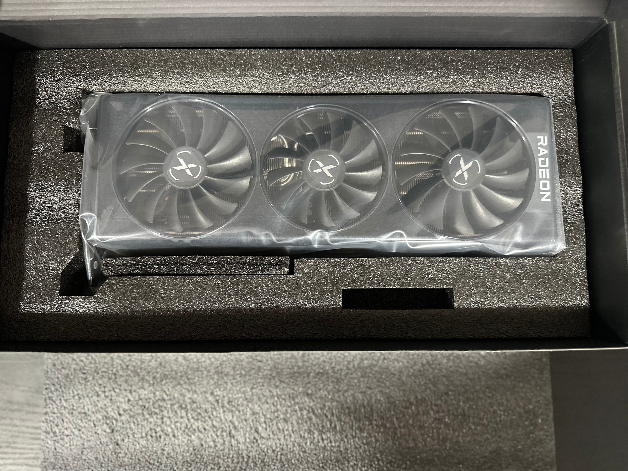 XFX SPEEDSTER QICK 319 AMD Radeon RX 6800 BLACK Gaming Graphics Card with 16GB GDDR6