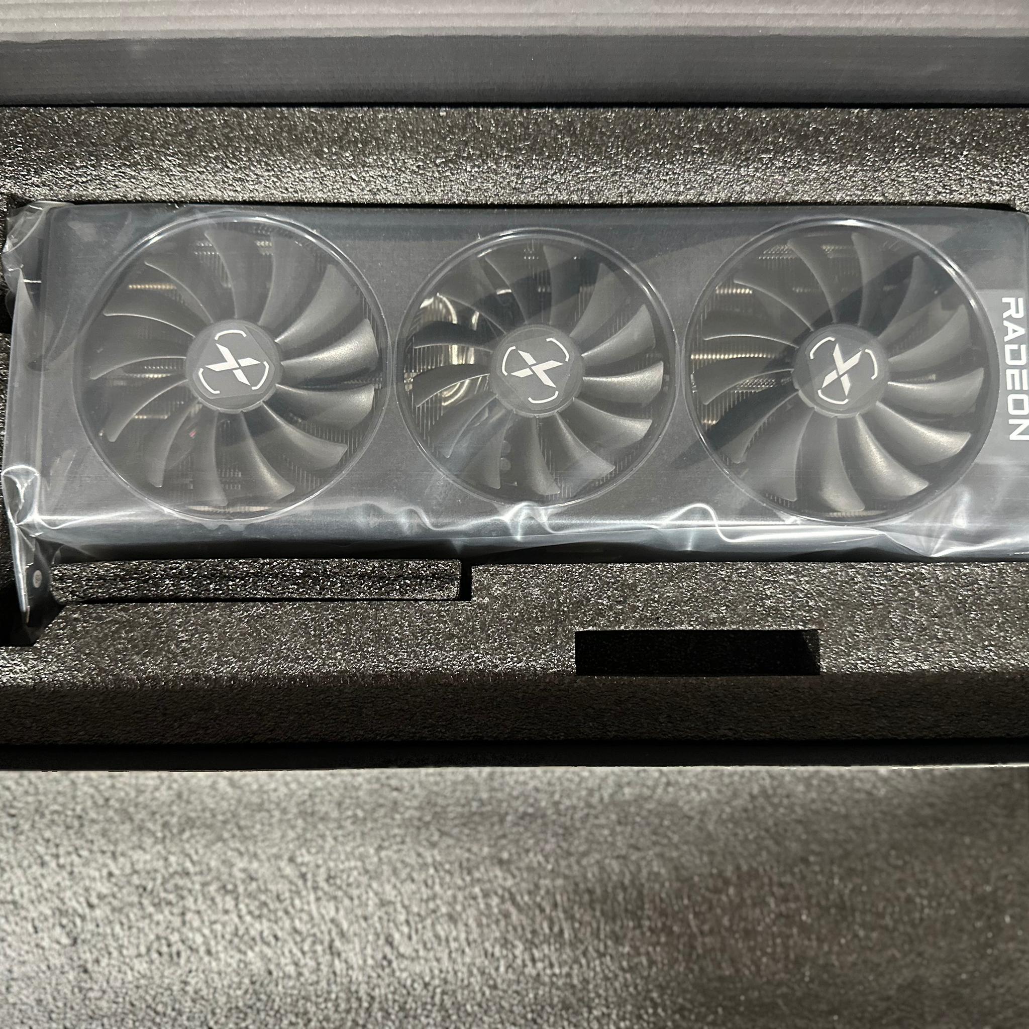 XFX SPEEDSTER QICK 319 AMD Radeon RX 6800 BLACK Gaming Graphics Card with 16GB GDDR6