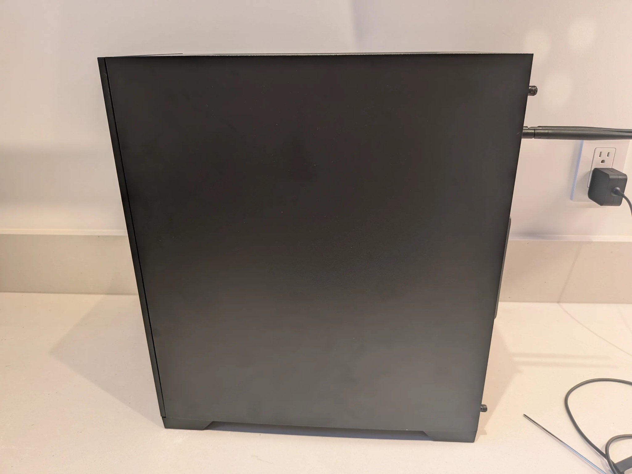 The Nightshade - RTX 5070, Ryzen 7 8700F, 32 GB DDR5, 2 TB Gen 4 NVME, RGB, LCD Display