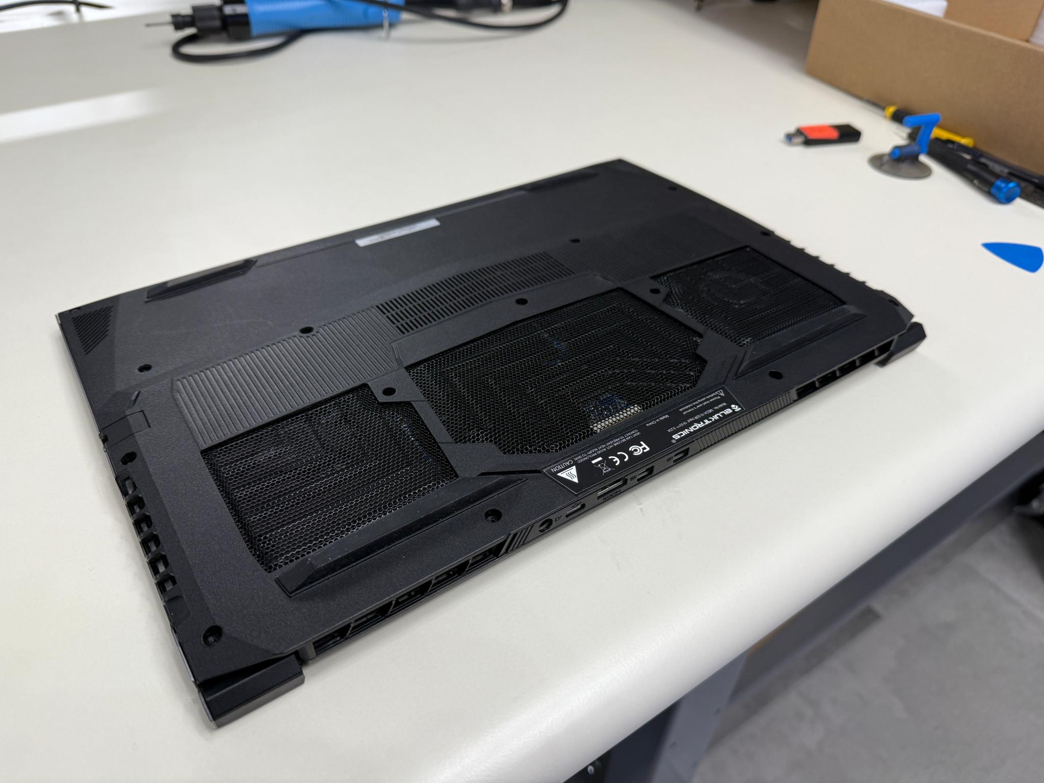 Eluktronics Mech-15 G2+i7-8750H+RTX 2060+16GB RAM+256 SSD