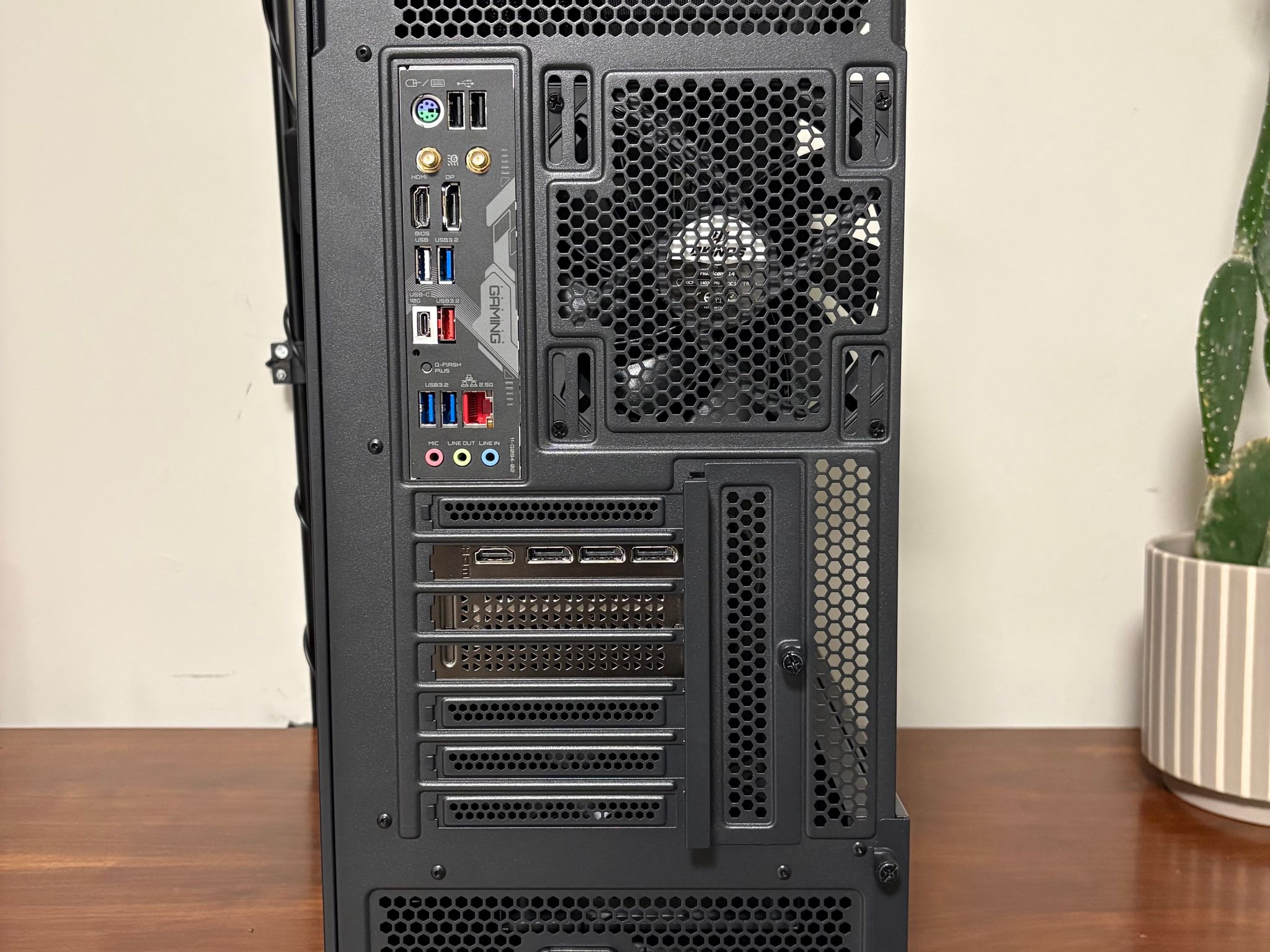 RTX 5070 Ti | Ryzen 5 7600X3D | 32GB DDR5 | 2TB NVMe | ATX 3.1 850W | Okionos Air Cross (ATX)