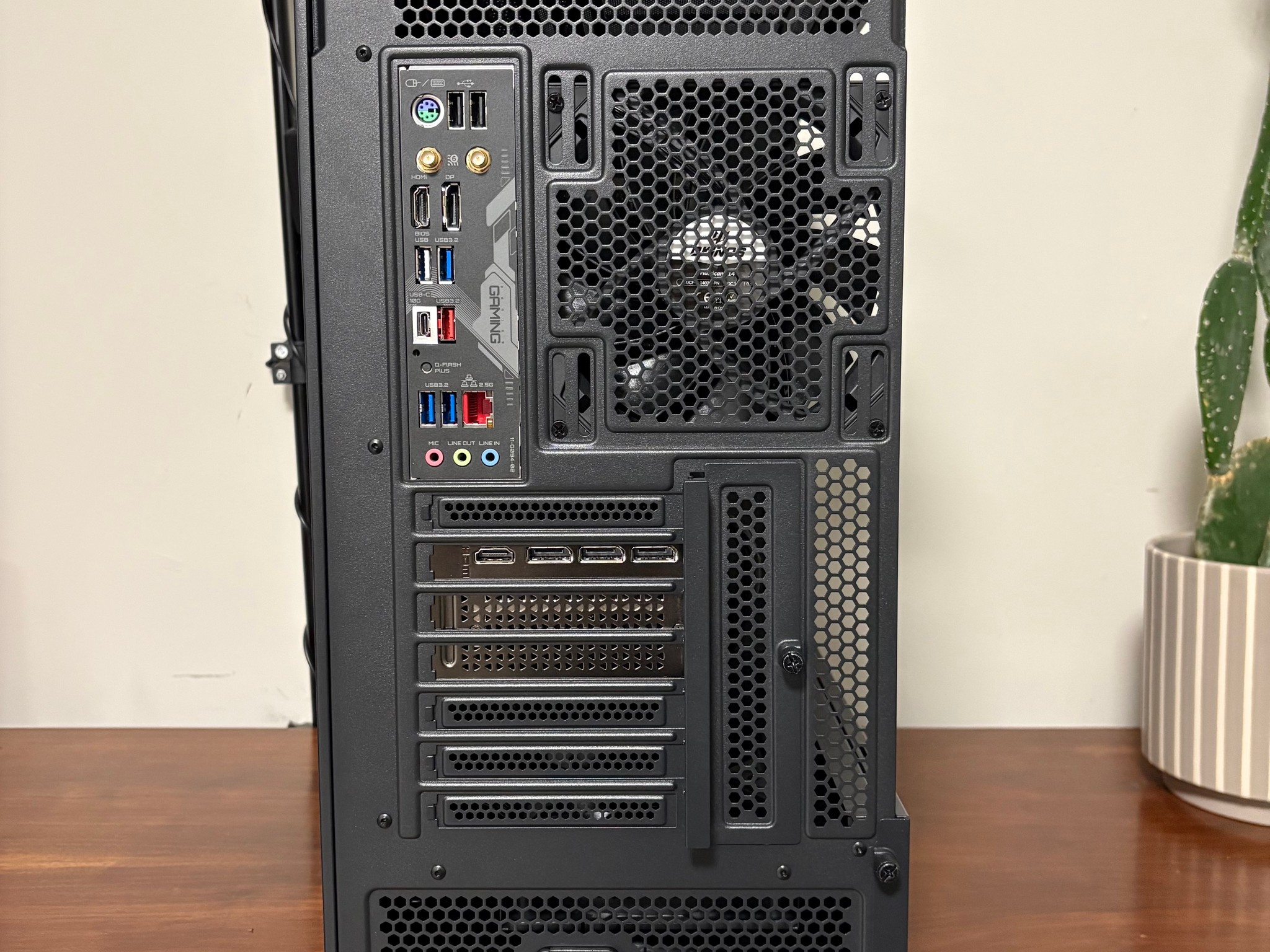 RTX 5070 Ti | Ryzen 5 7600X3D | 32GB DDR5 | 2TB NVMe | ATX 3.1 850W | Okionos Air Cross (ATX)