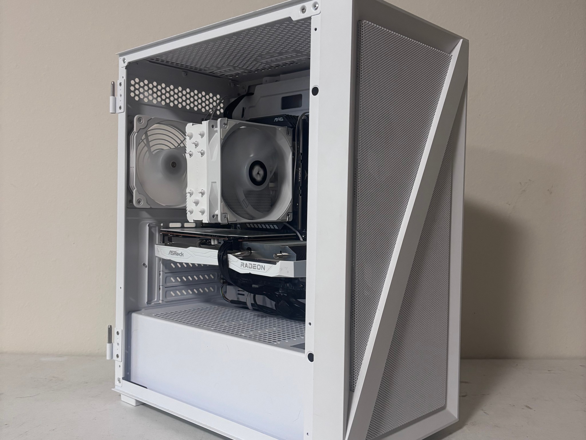 🤍Perfect for 1080p gaming has Intel i3 10th gen and rx 6600! All White ARGB🤍
