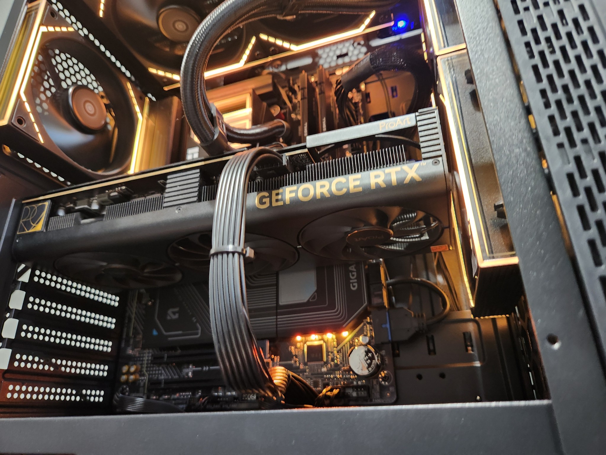 ✨AURUM✨ RTX 4070 TI SUPER 16GB | RYZEN 7 7800X3D | 32GB DDR5 6000MTs | 2 TB NVME | 750W | WIFI & BT
