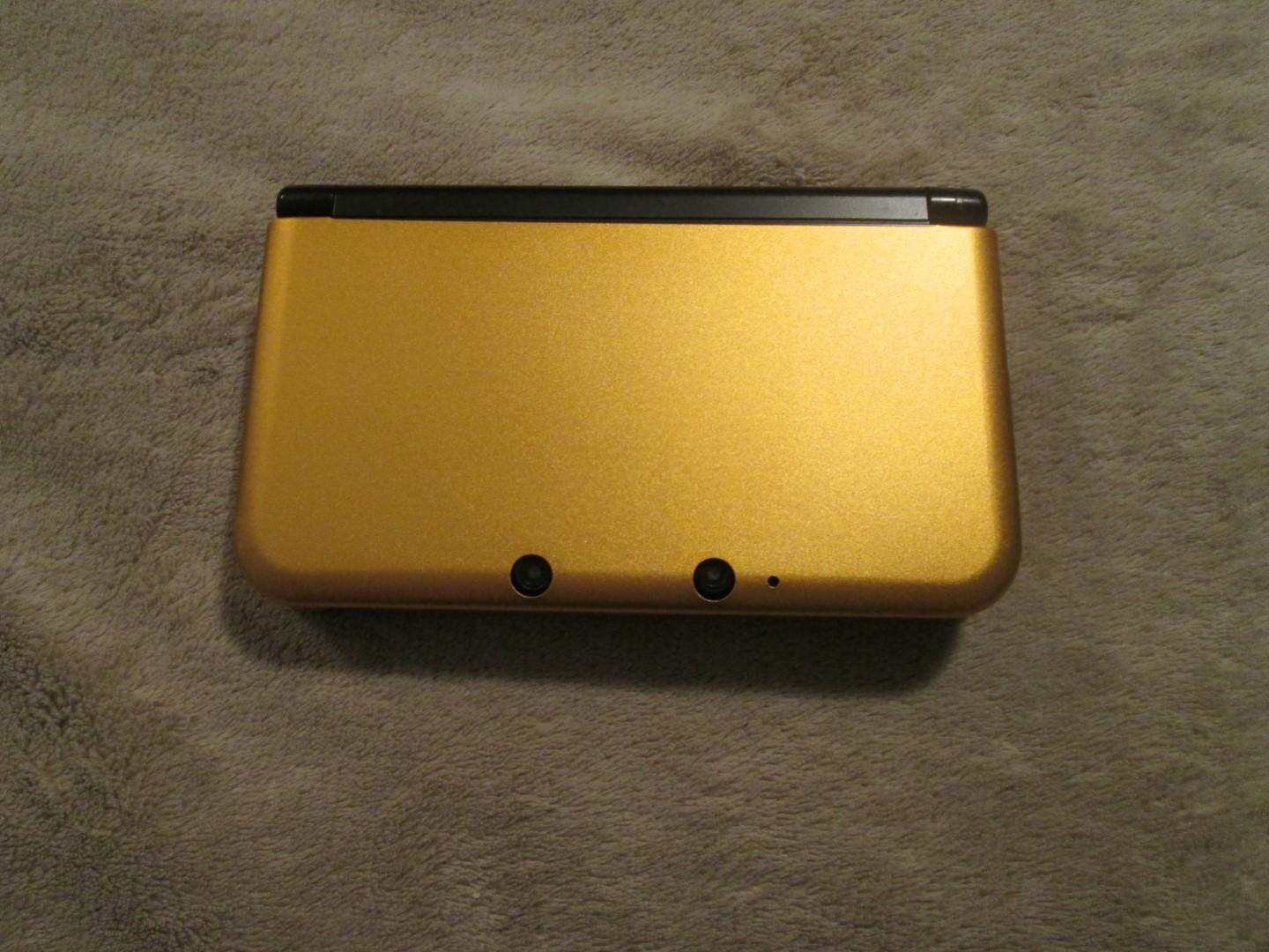 Nintendo 3ds XL Gold Metal Case With Accessories And Games