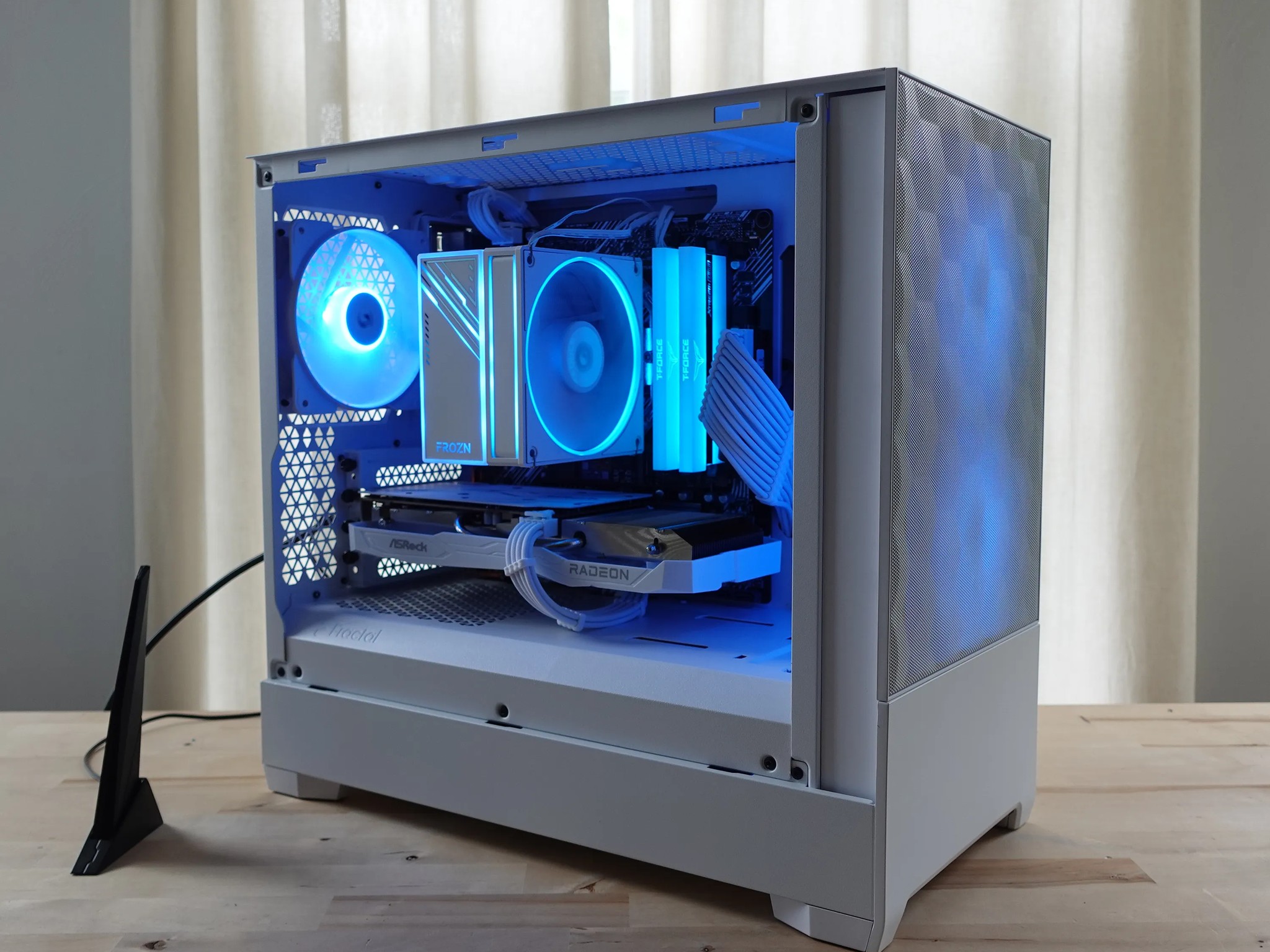 Entry-Level Midrange Gaming PC with AMD Ryzen 5 5600 Radeon RX 6600 1 TB NVMe Windows 11 Home