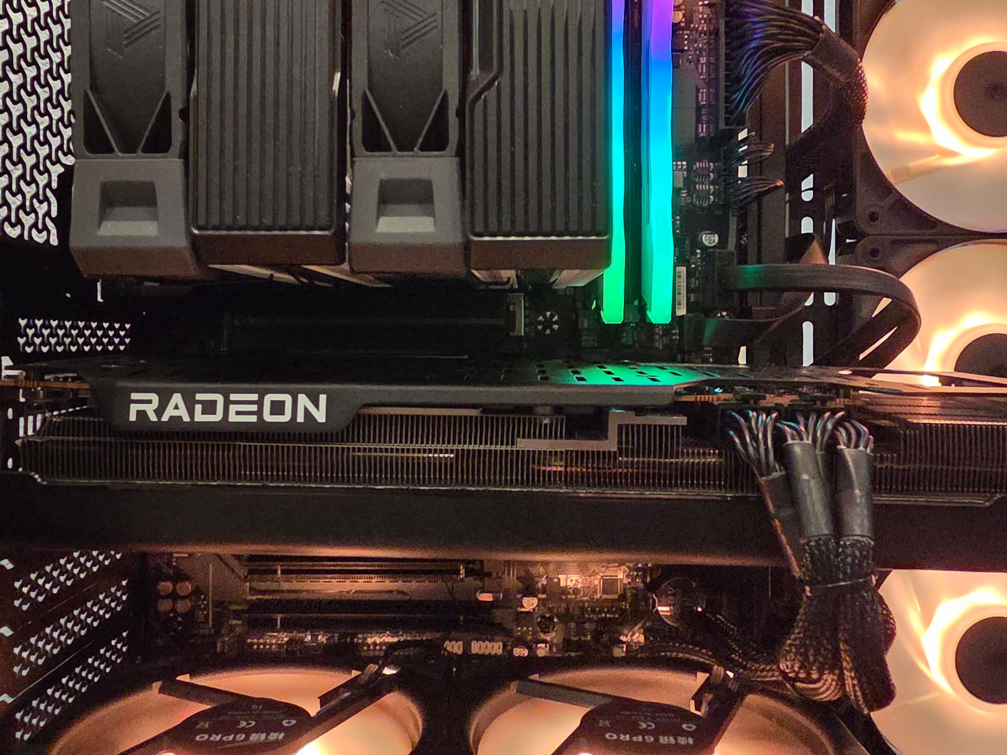 Curved Glass Beauty! 14700F | RX 7900GRE | 32GB DDR5 | 2TB NVME SSD