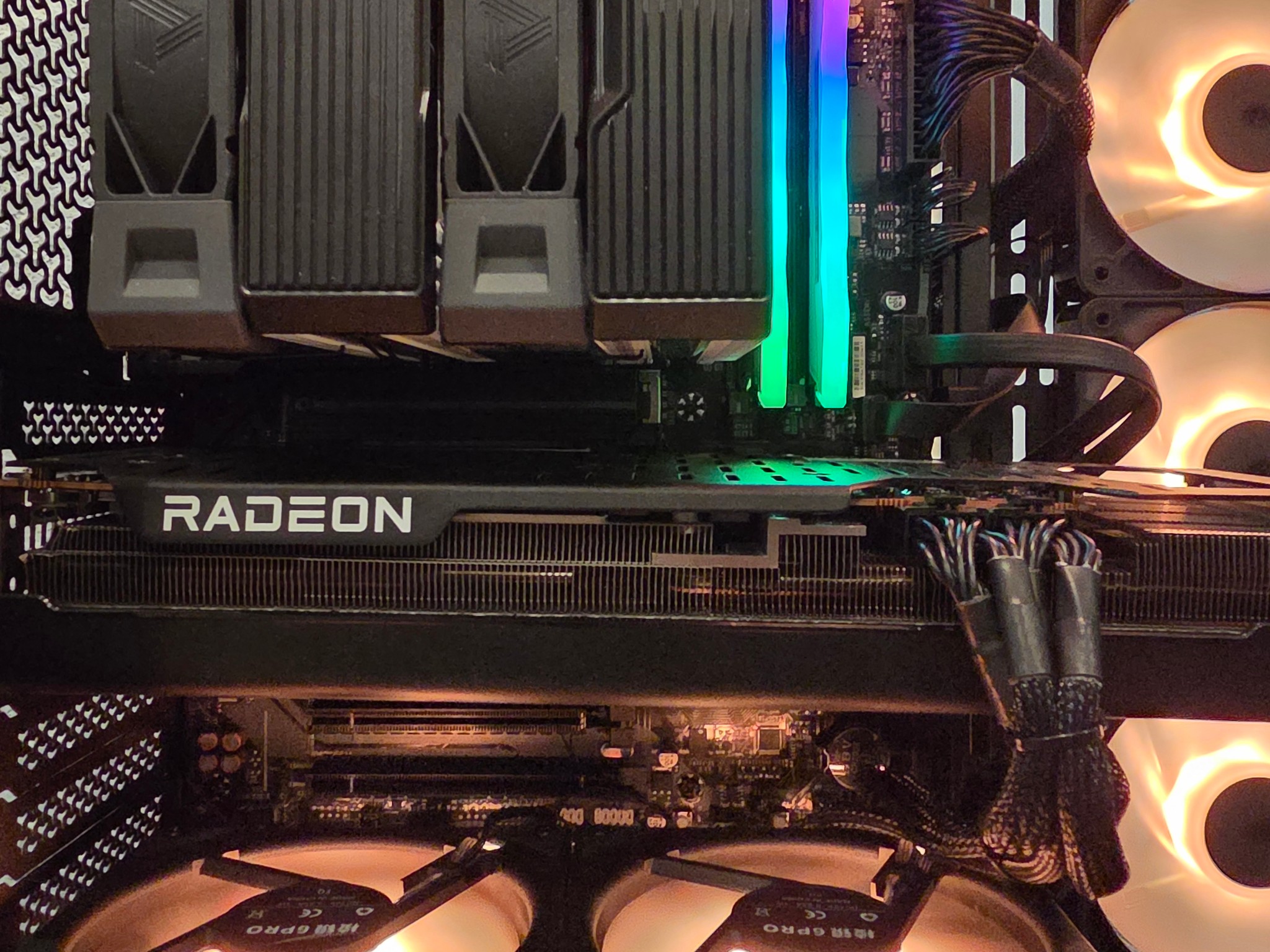 Curved Glass Beauty! 14700F | RX 7900GRE | 32GB DDR5 | 2TB NVME SSD