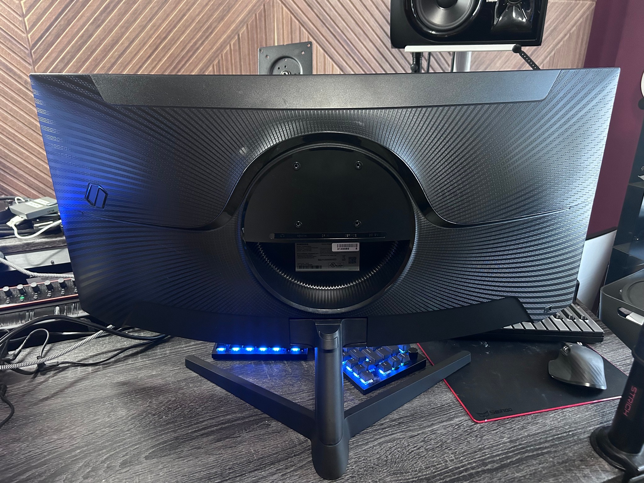 SAMSUNG 34' Odyssey G5 Ultra-Wide Gaming Monitor with 1000R Curved Screen 165Hz