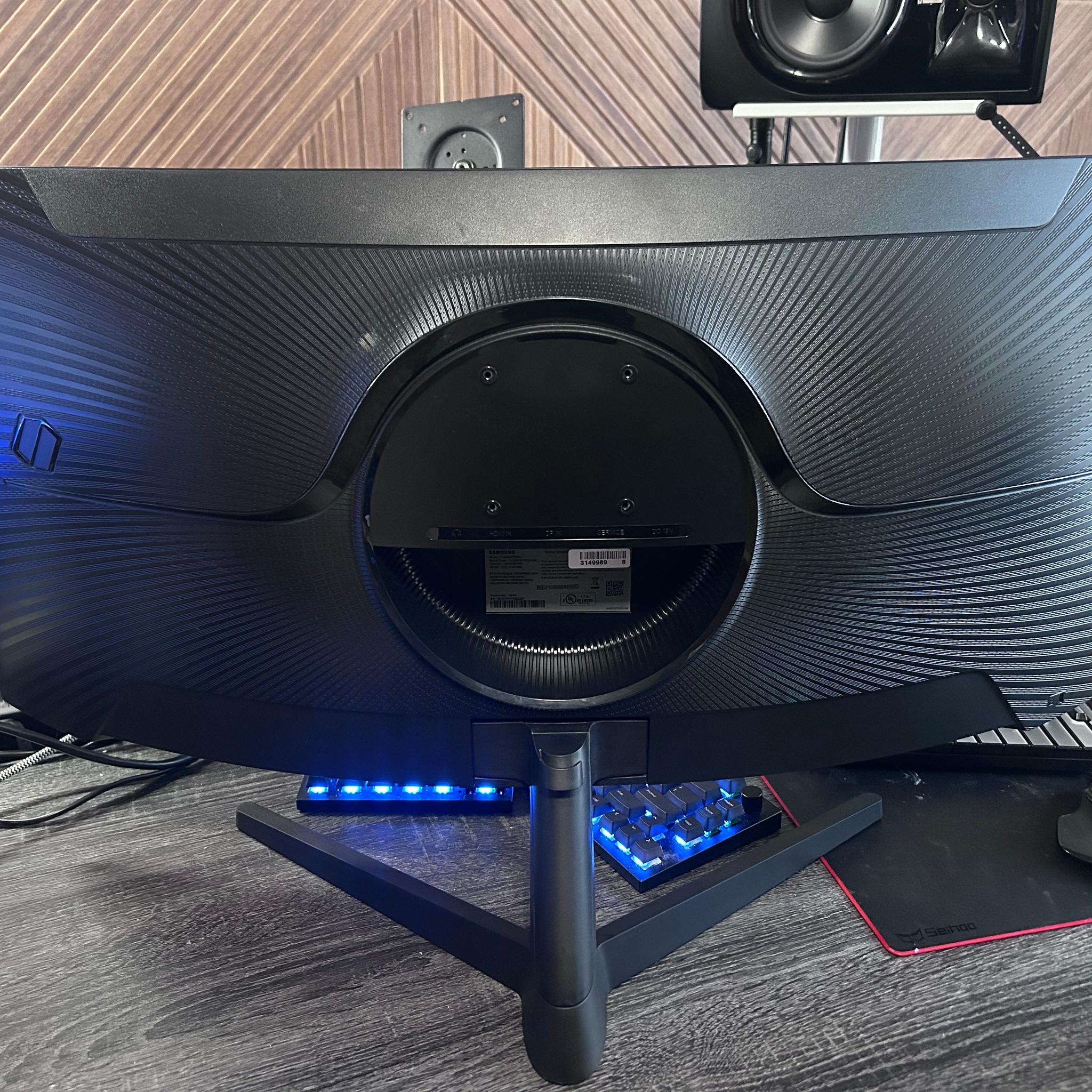 SAMSUNG 34' Odyssey G5 Ultra-Wide Gaming Monitor with 1000R Curved Screen 165Hz