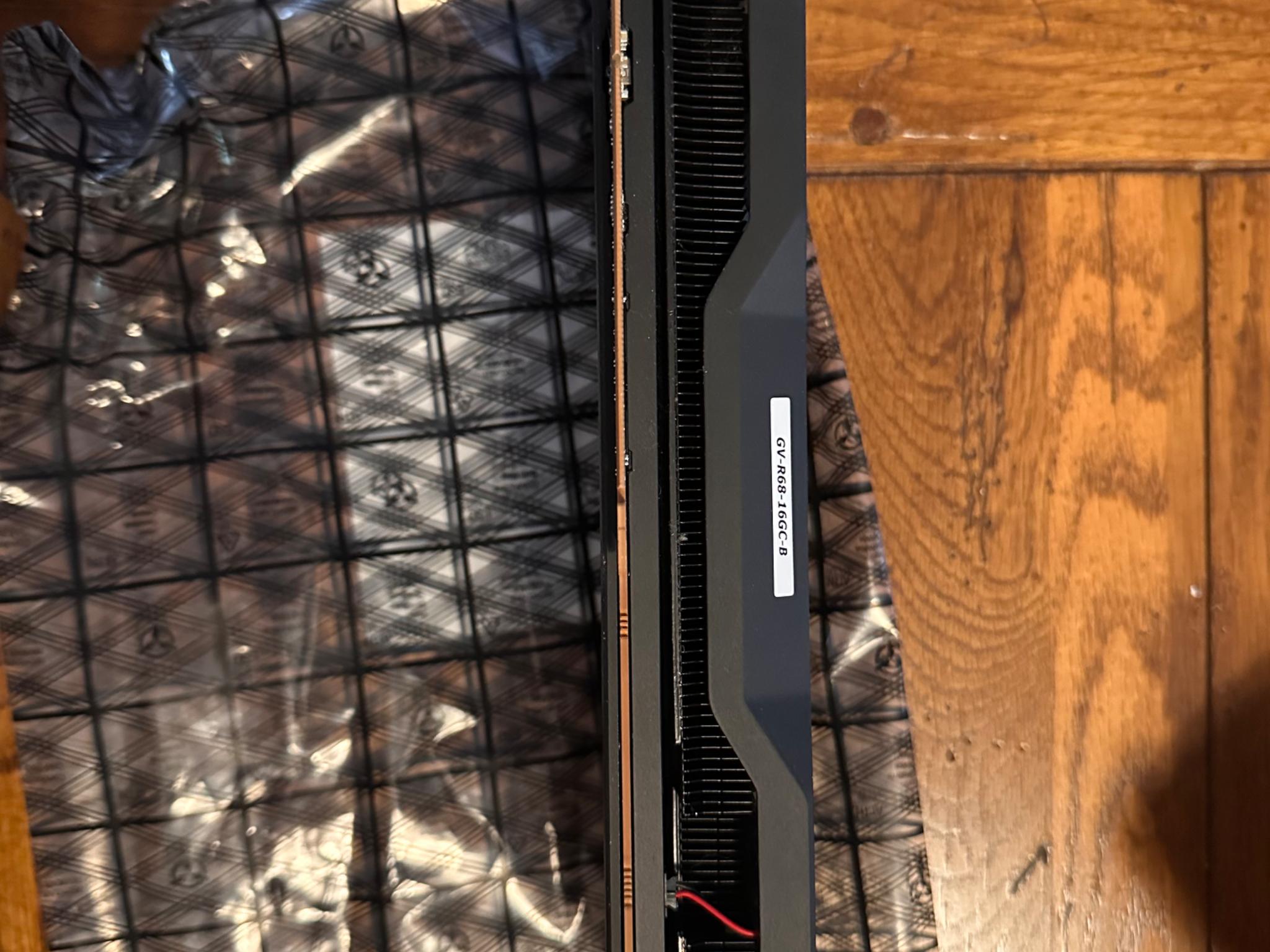 Radeon™ RX 6800 16G Reference Card