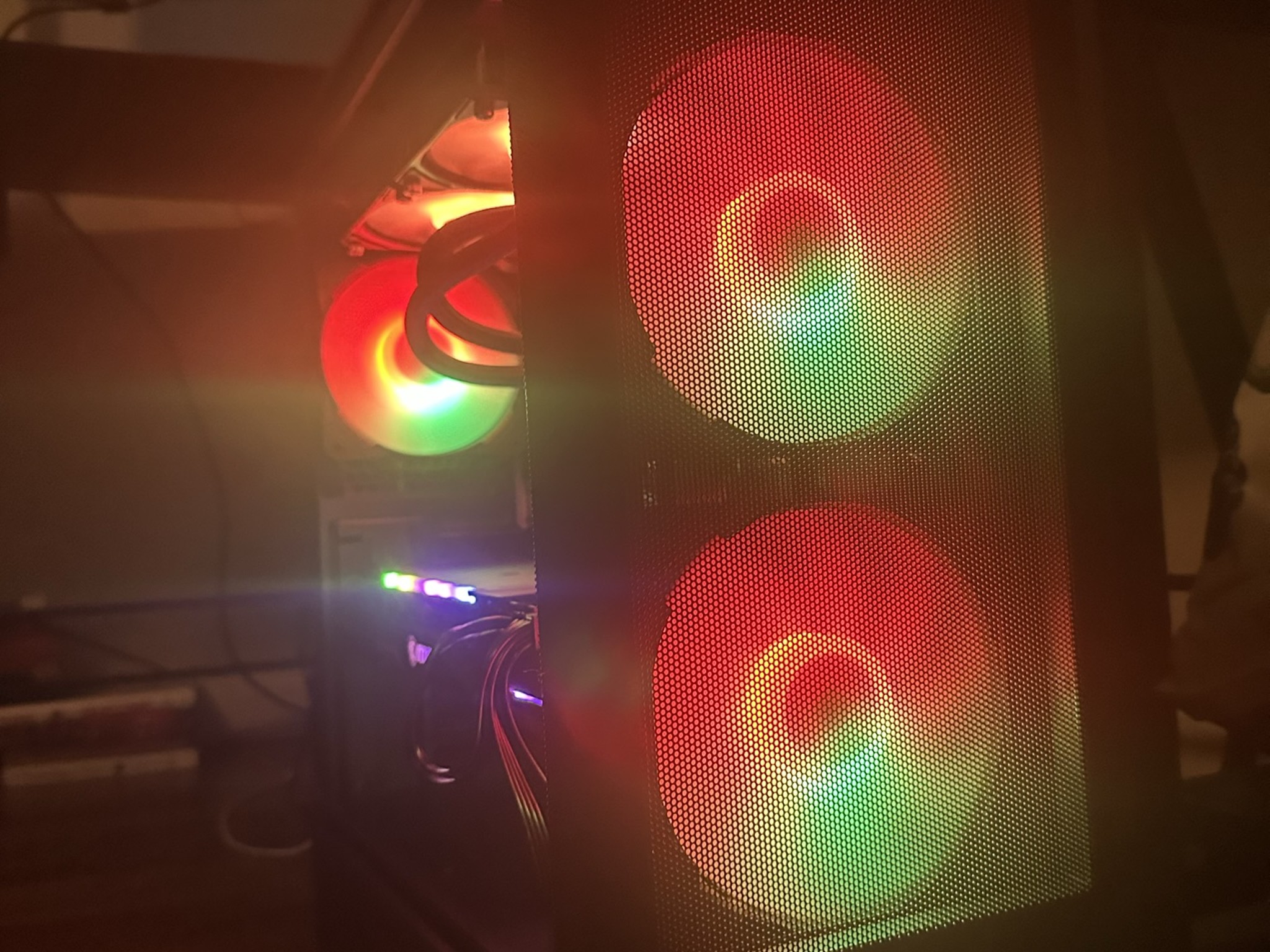 AMD 7700X || 6800xt || DDR5 32gb tan || 1tb Lian cool mesh C