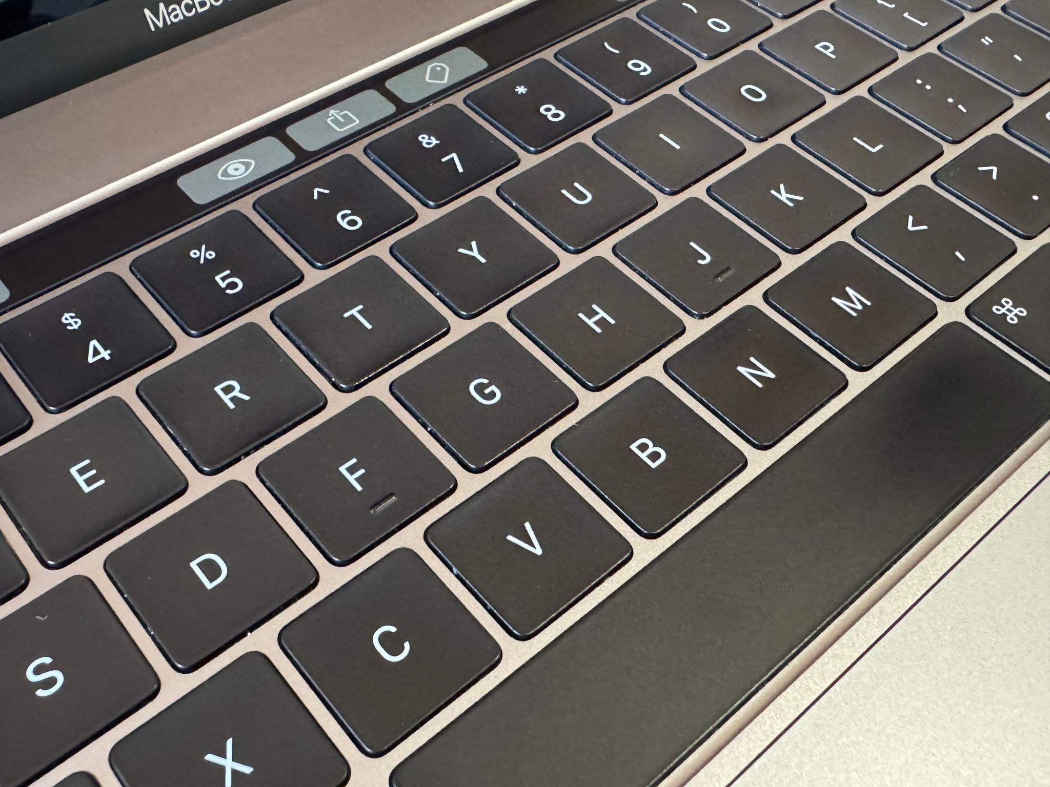 Apple MacBook Pro 15" (2018) Intel Core i7, 16GB Memory, AMD Radeon Pro 555X, 250GB SSD - Space Gray