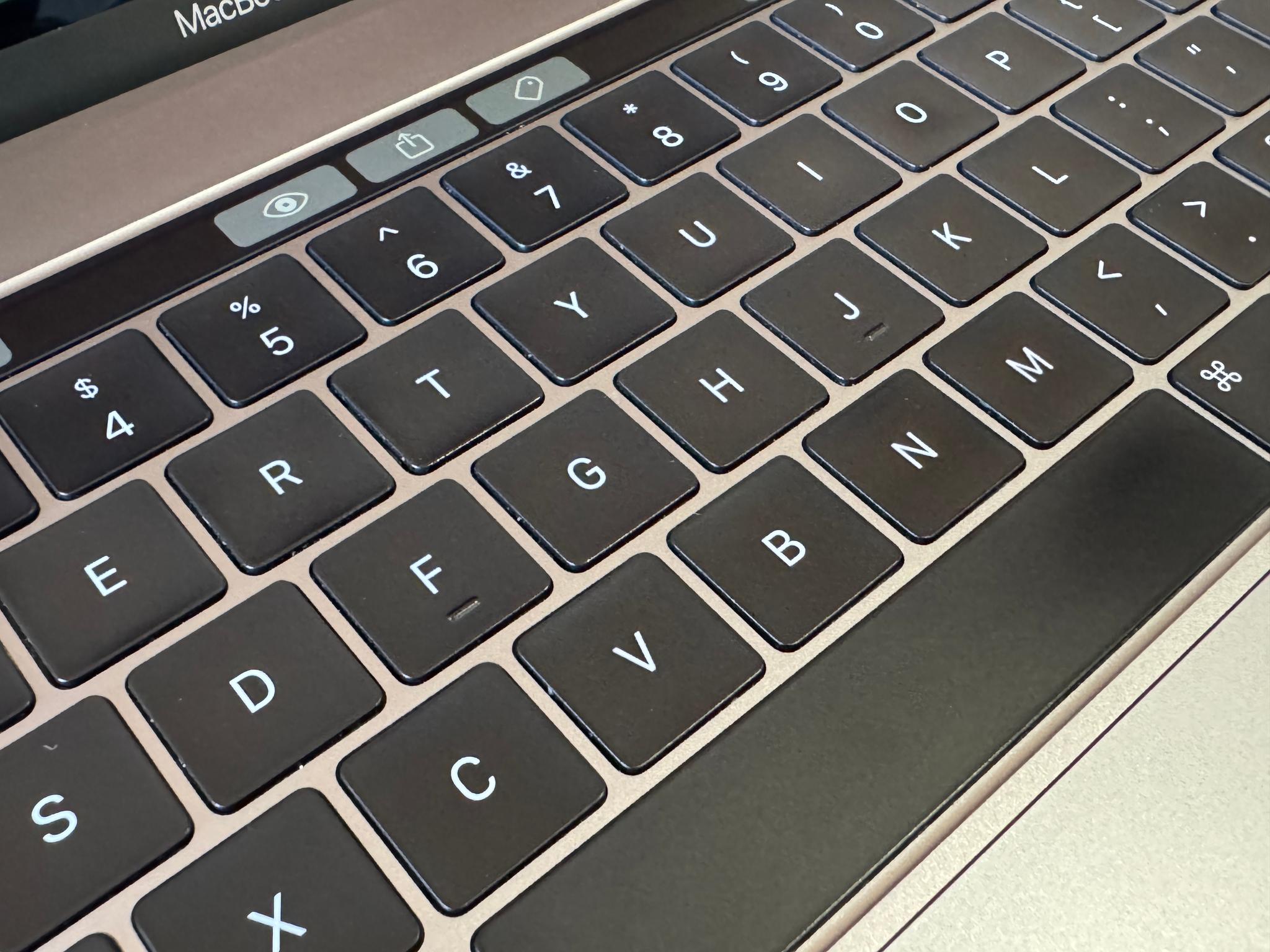 Apple MacBook Pro 15" (2018) Intel Core i7, 16GB Memory, AMD Radeon Pro 555X, 250GB SSD - Space Gray