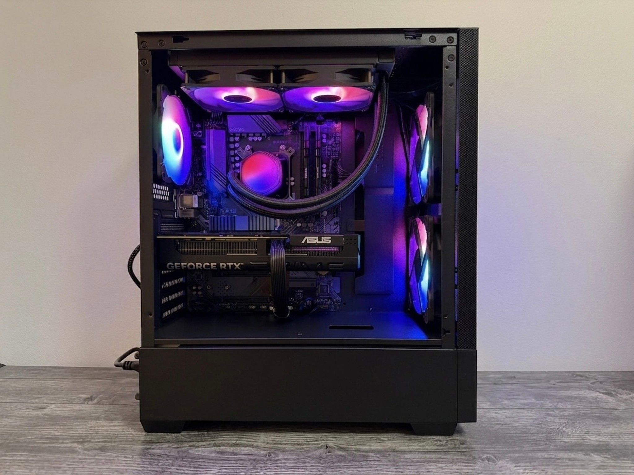 RTX 5050 8GB OC • RYZEN 5 5500 • B550 WIFI • 16GB DDR4 • 512GB SSD • 240MM AIO NEW CUSTOM GAMING PC