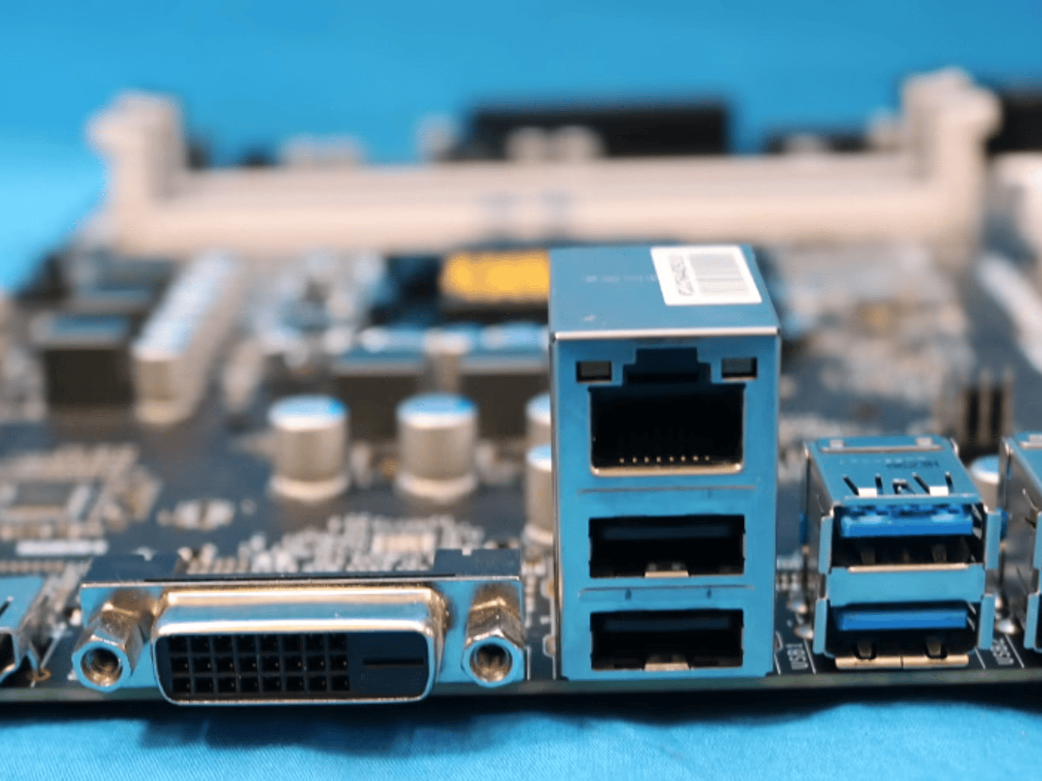 *Updated BIOS* MSI B150M Bazooka Intel LGA1151/Socket H4 DDR4 MicroATX Desktop Motherboard *NO IO*