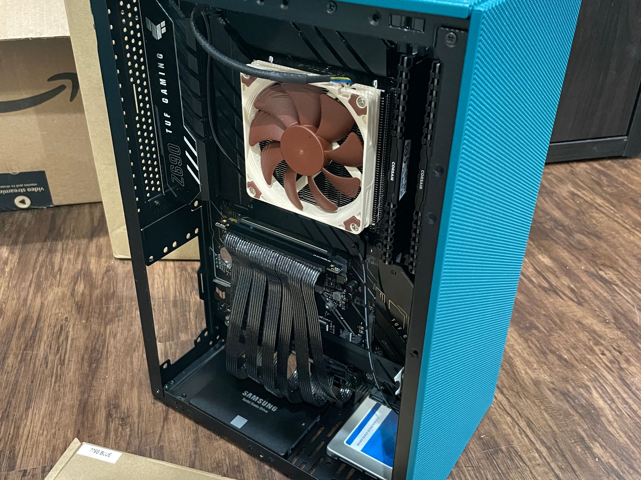 SSUPD Meshroom S V2, Intel 7-12700k, Corsair 16GB RAM, ASUS Z690 Motherboard, 2x SSDs, and PCI Riser
