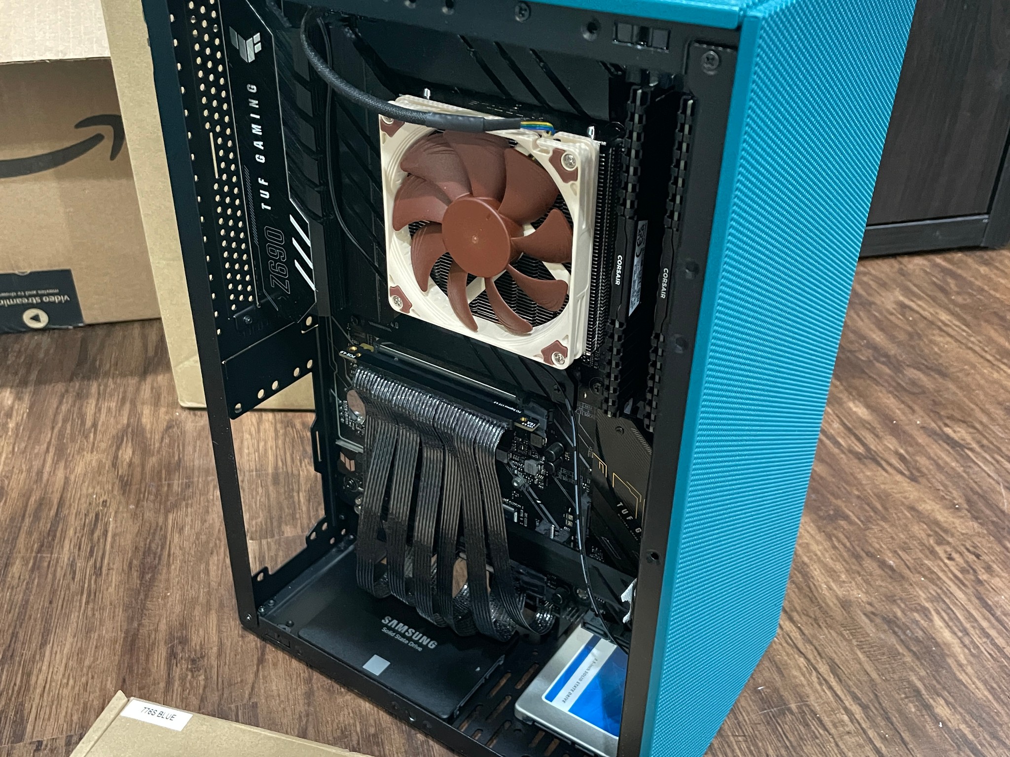 SSUPD Meshroom S V2, Intel 7-12700k, Corsair 16GB RAM, ASUS Z690 Motherboard, 2x SSDs, and PCI Riser