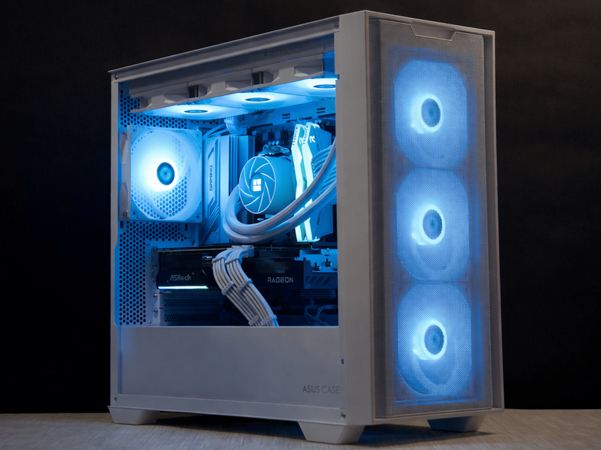 RX 9070 XT, 4TB NVMe SSD, Ryzen 5 7600X, 16GB DDR5, WiFi - Liquid Cooled Gaming PC