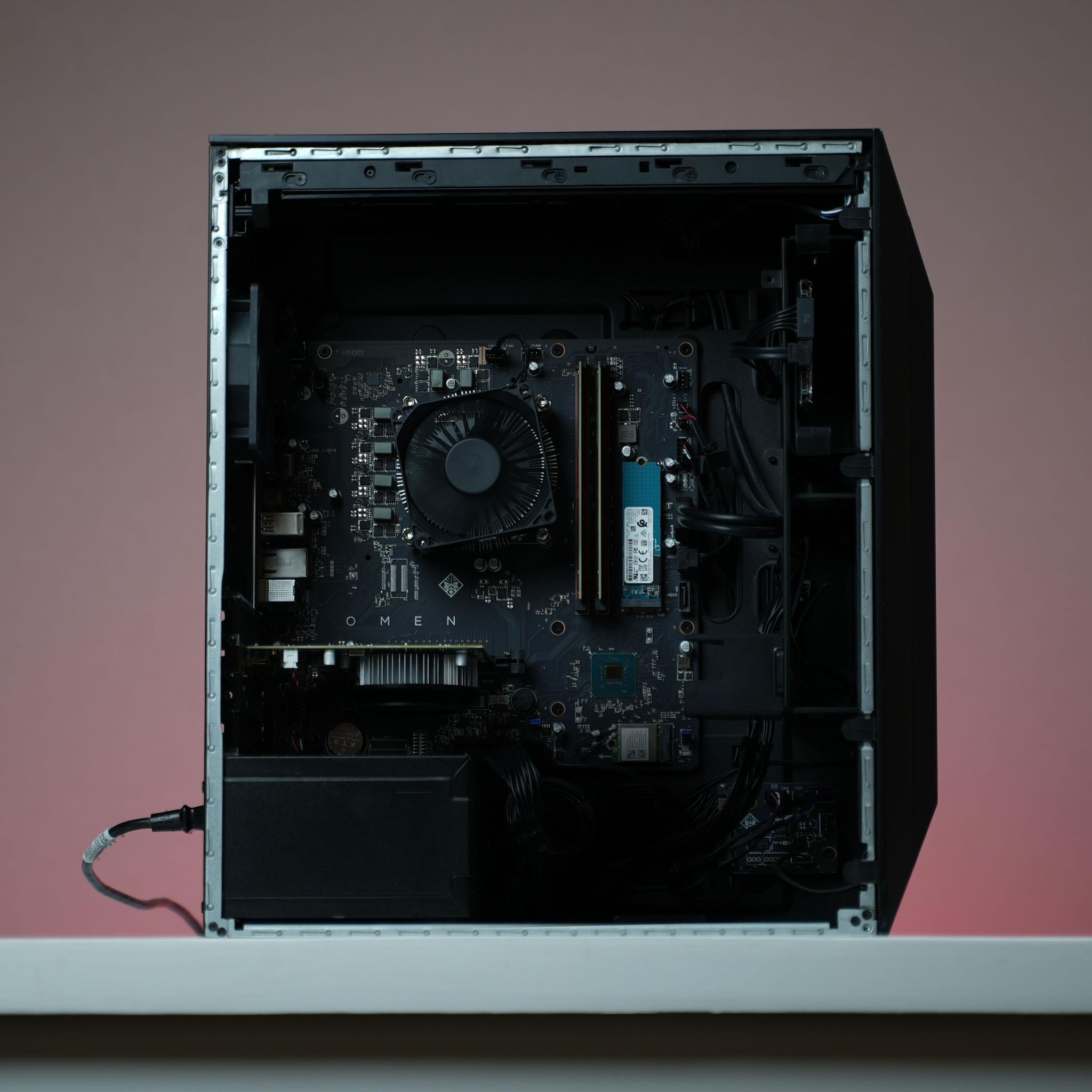 “Omenform 2” GTX 1650 Intel Core i5 8600 16GB .8TB Windows 11 Gaming PC Powerhouse