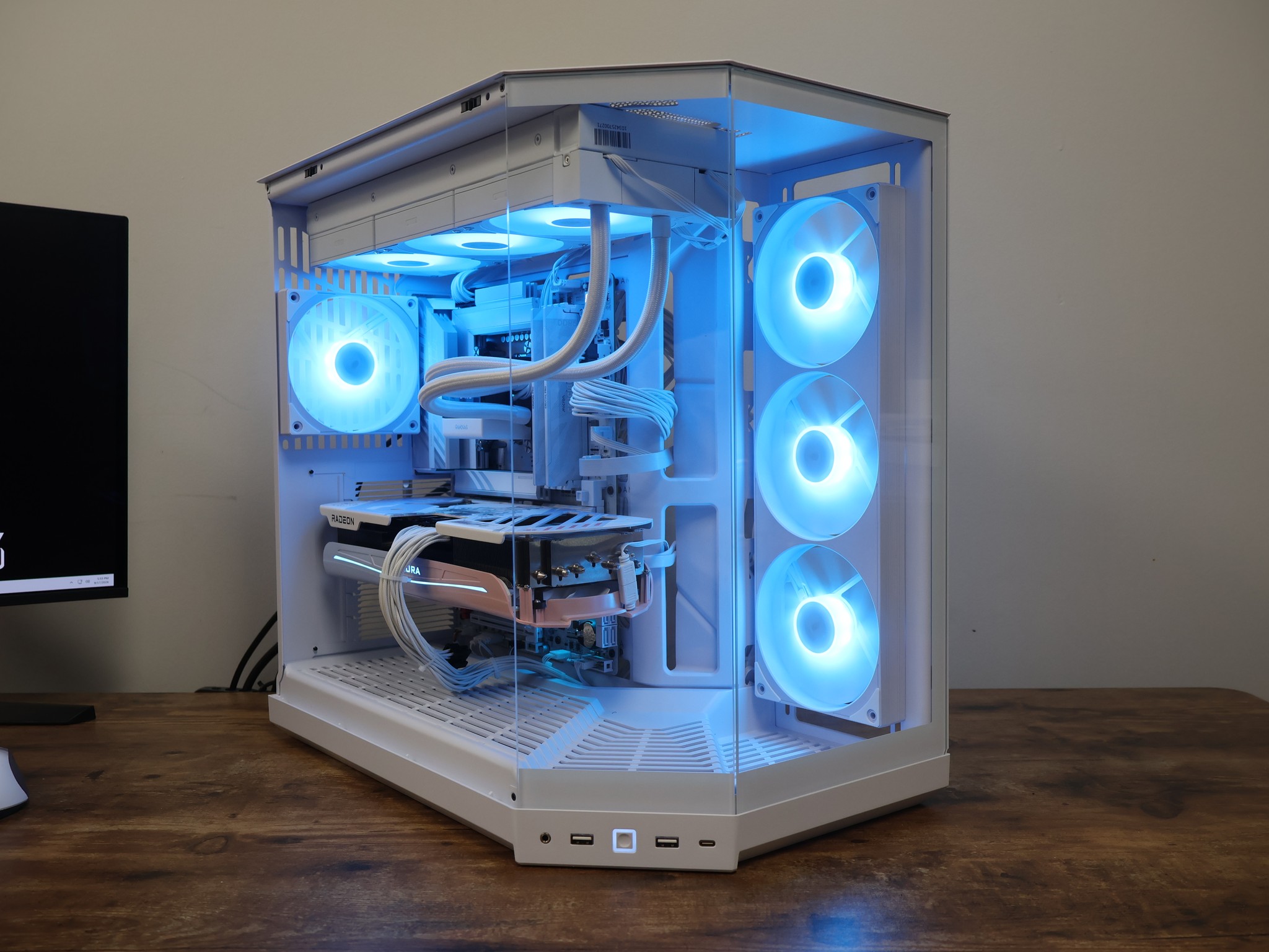 Yeston Sakura RX 9070 XT Gaming PC – Intel 270K | 32GB DDR5 | 2TB M.2 | 1440p / 4K Gaming