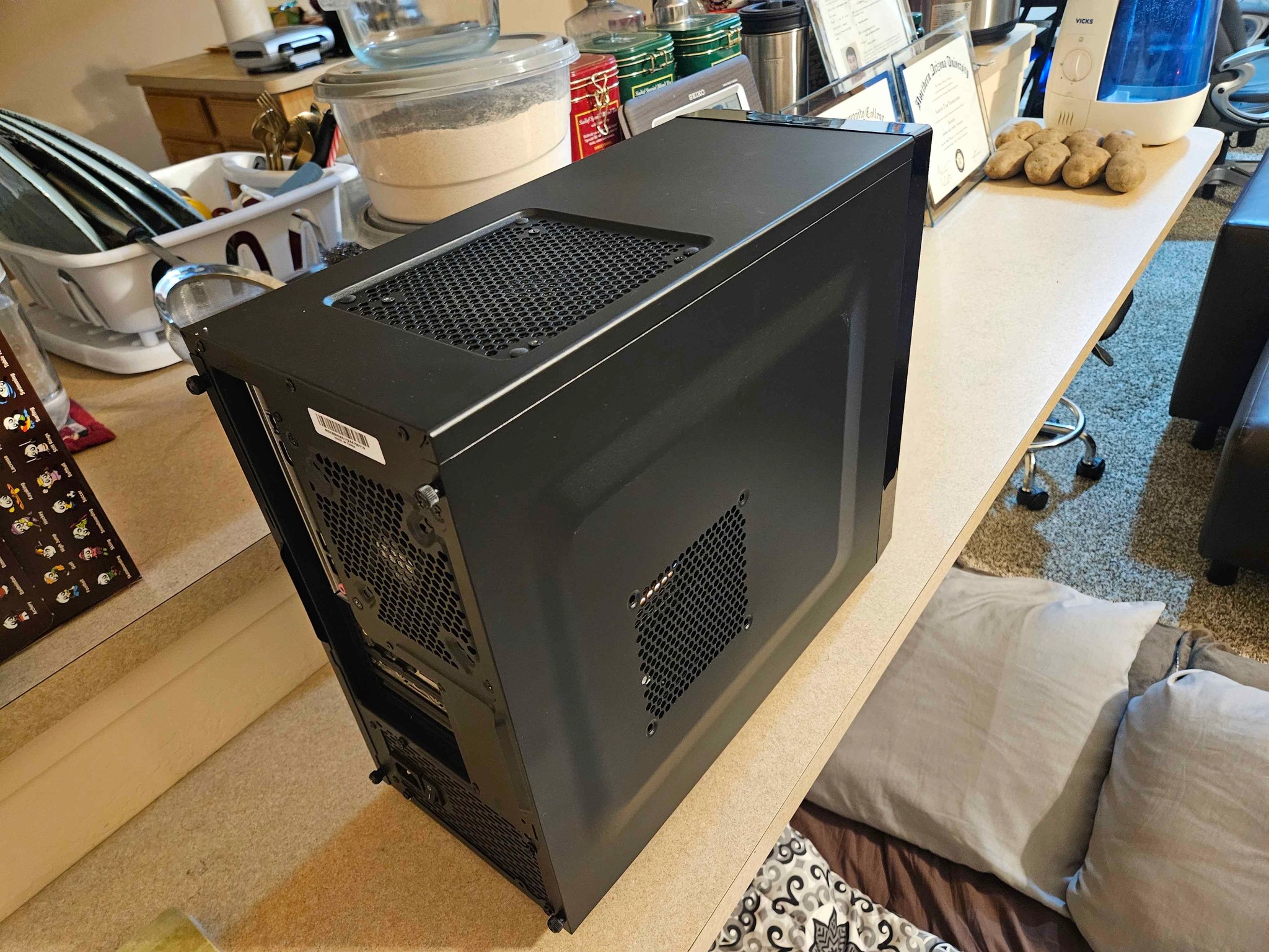 All-AMD Ryzen 5 5600 & Radeon 6650 XT (PS5-esque) caliber gaming rig ready for e-sports & Blu-ray!