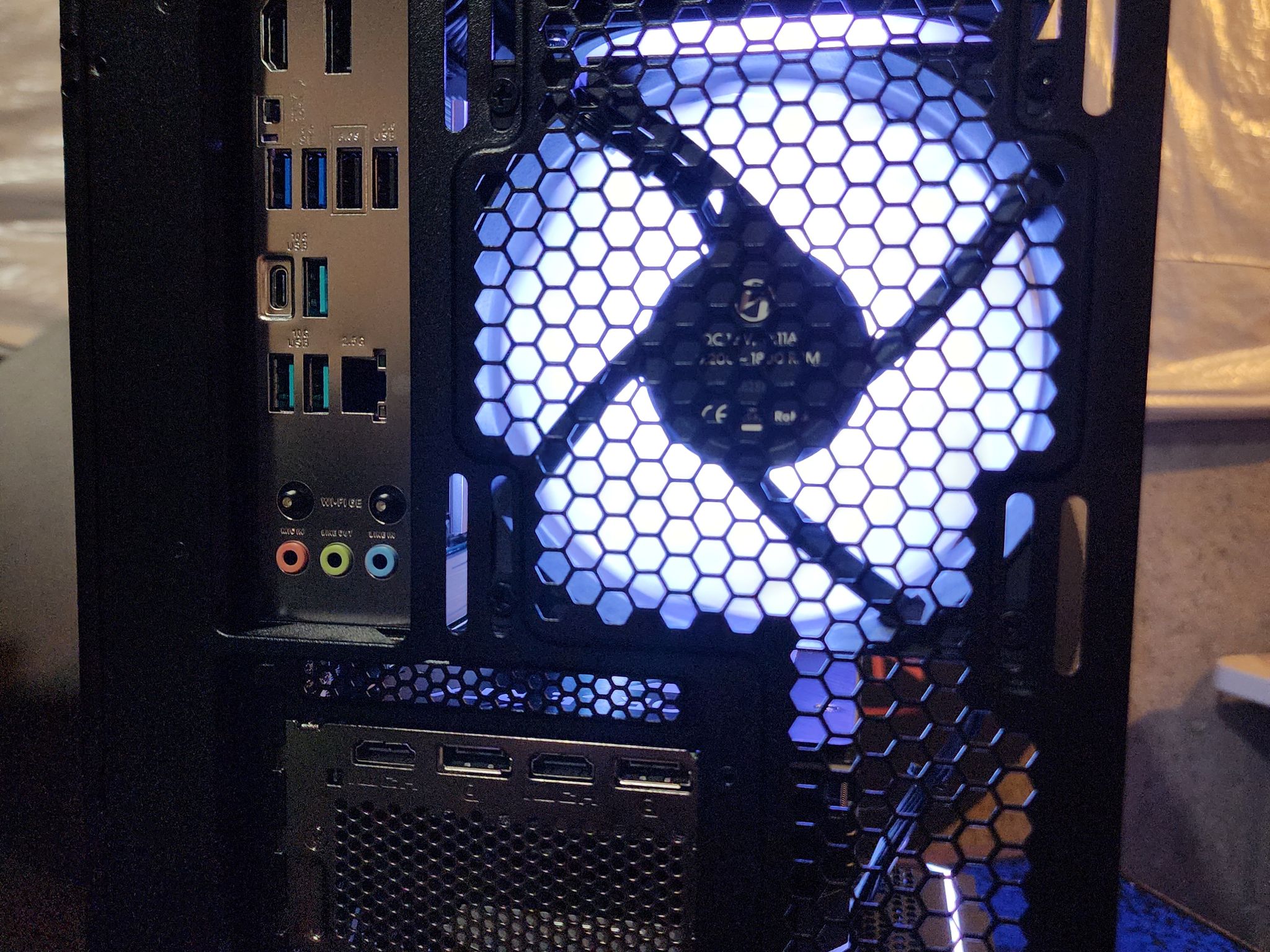RTX 4080 SUPER / Ryzen 7 7800X3D / 32GB DDR5 RAM / 2TB NVMe
