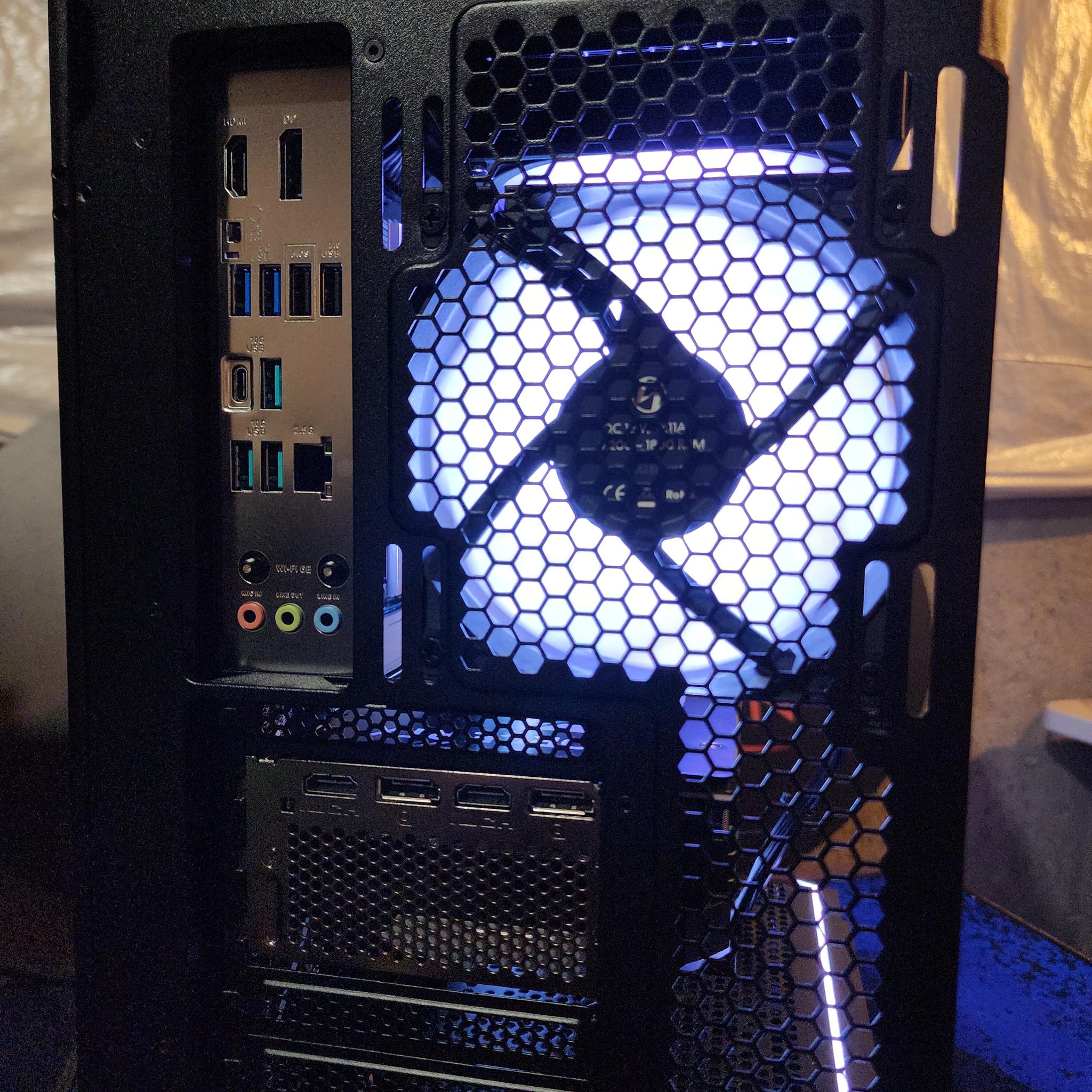 RTX 4080 SUPER / Ryzen 7 7800X3D / 32GB DDR5 RAM / 2TB NVMe