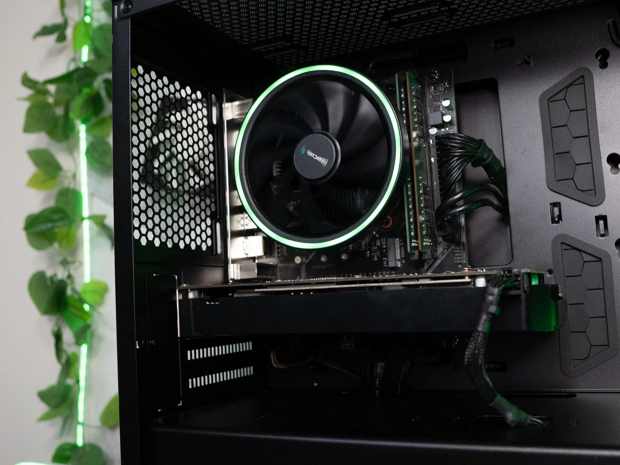 🌨🌨 | PNY GTX 1060 6GB | RYZEN 3 2300X | 32GB DDR4 RAM | 512GB SSD + 160GB HDD | Arctic Chill