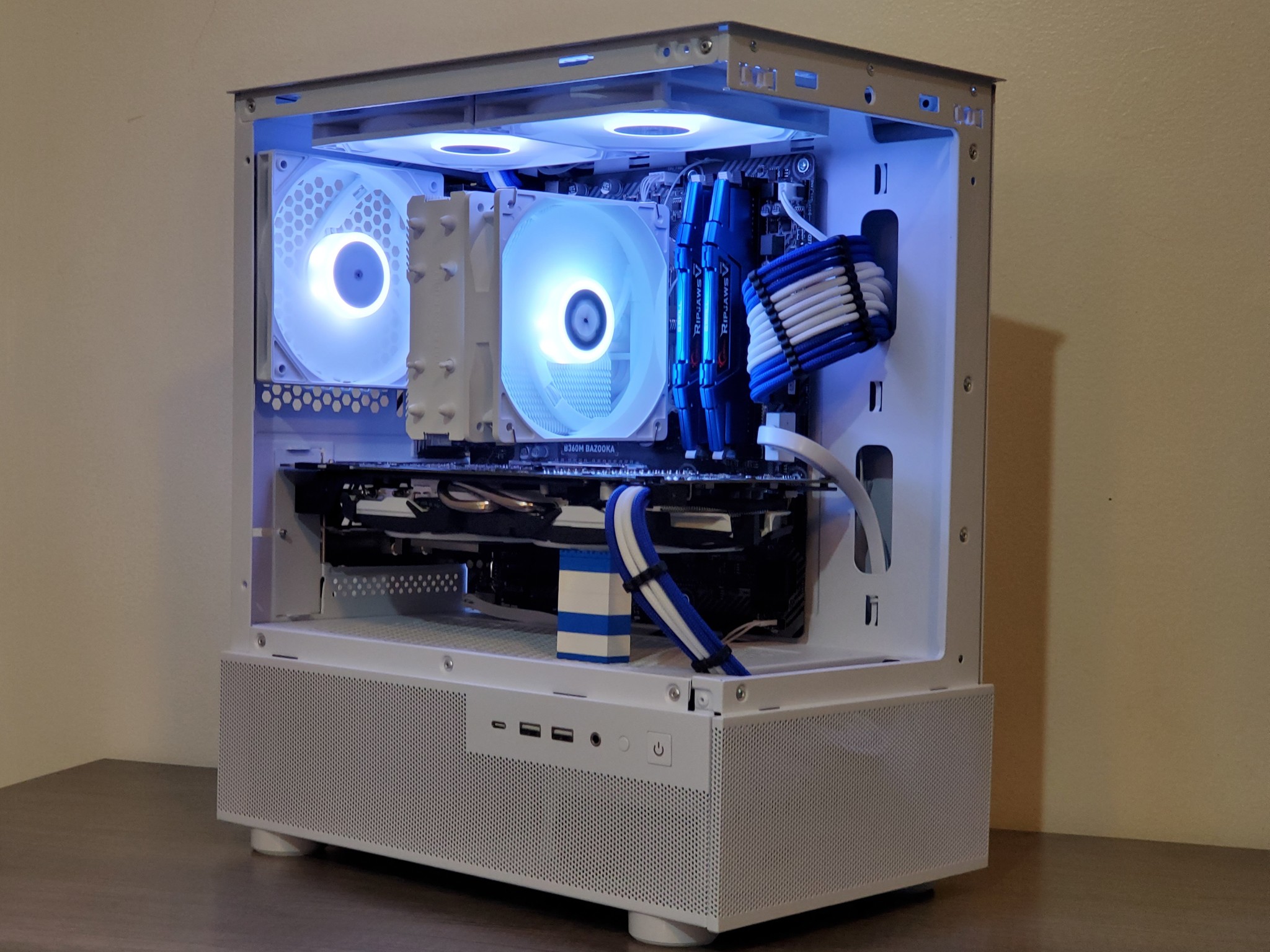 White + Blue Gaming PC | GTX 1070 | i5 8400 | 16GB | 512GB | ARGB | Wi-Fi + BT