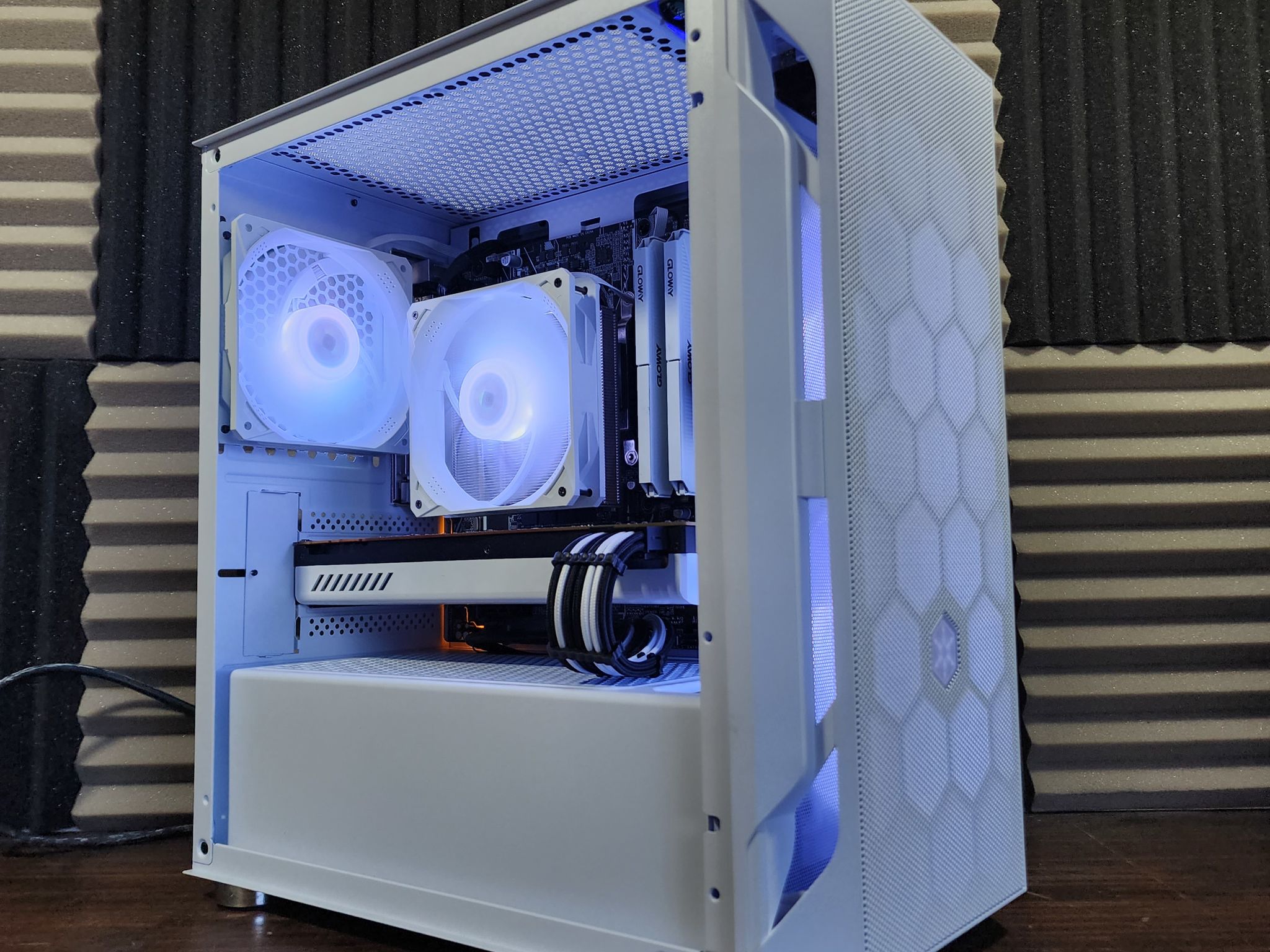 🥶🤍🥶 Zotac GTX 1080Ti // AMD Ryzen 3 3300X // Gloway 16GB 3200MHz