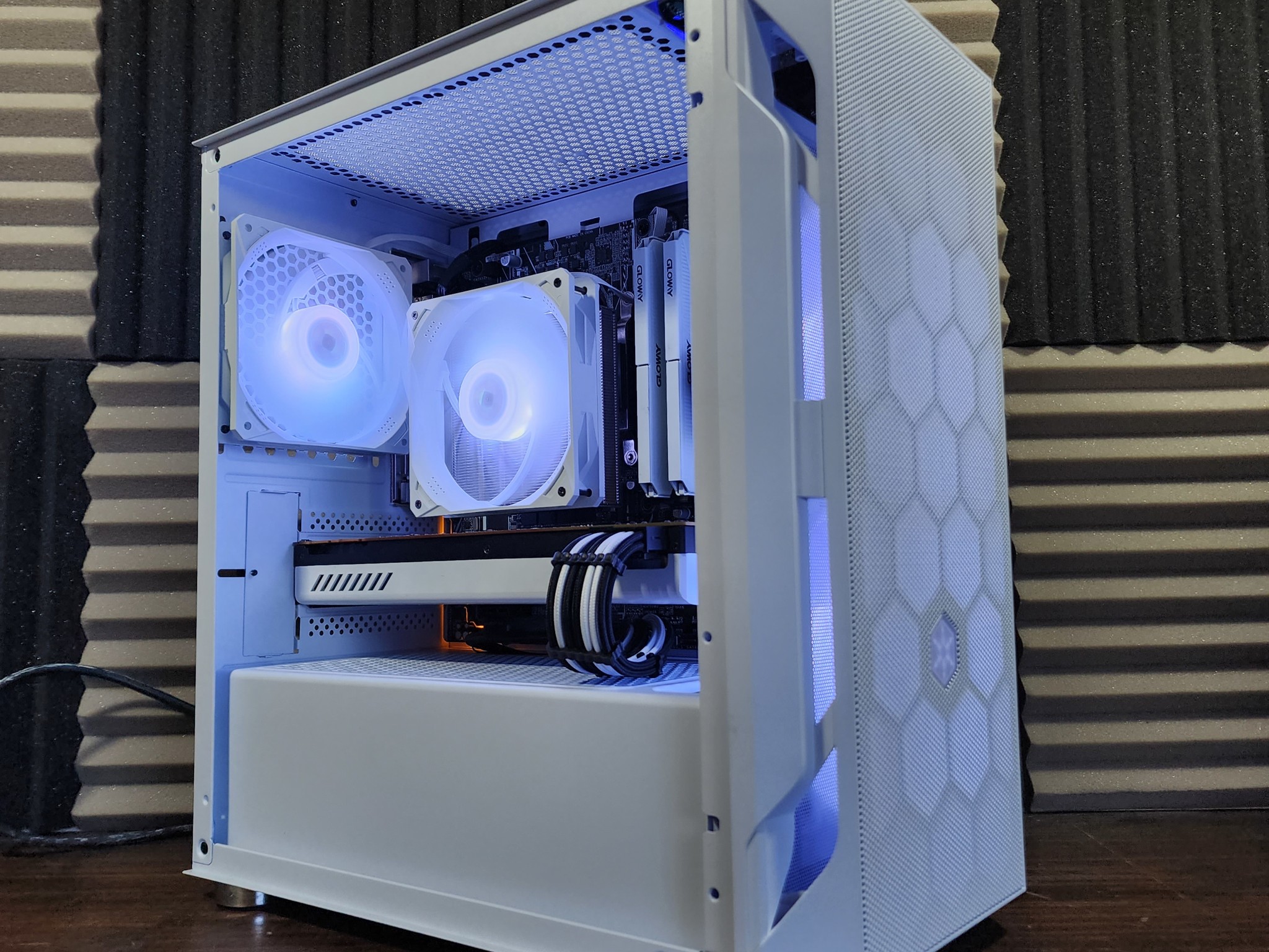 🥶🤍🥶 Zotac GTX 1080Ti // AMD Ryzen 3 3300X // Gloway 16GB 3200MHz
